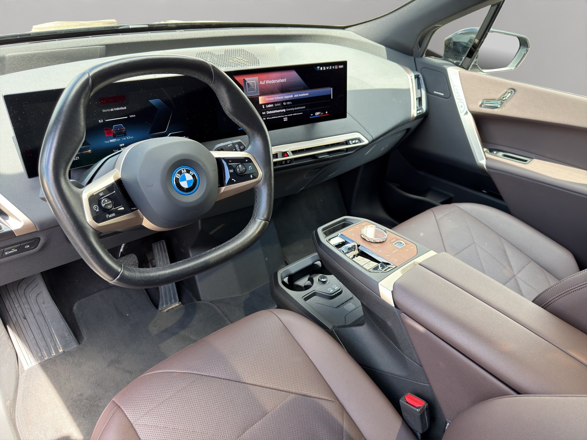 BMW iX xDrive50-image-11
