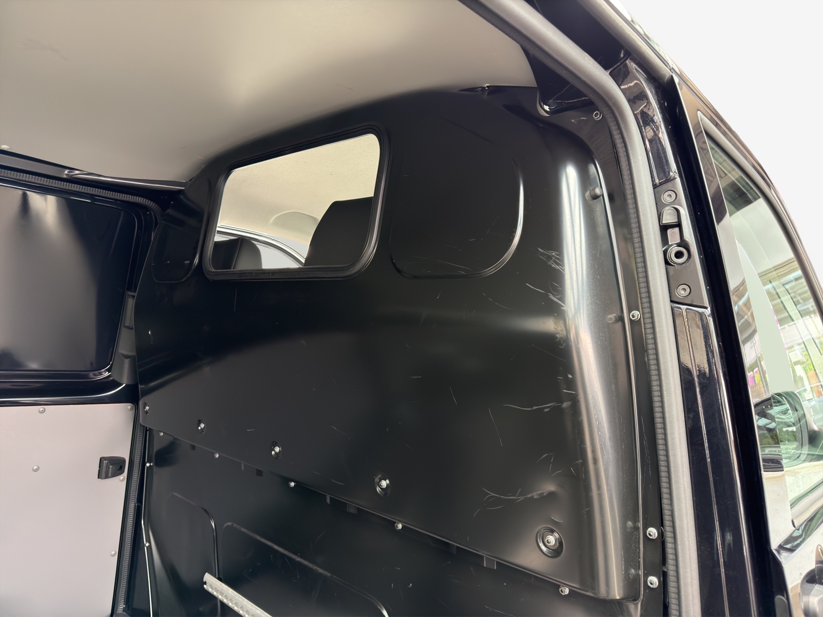 VW T6.1 2.0 TDI DSG-image-12