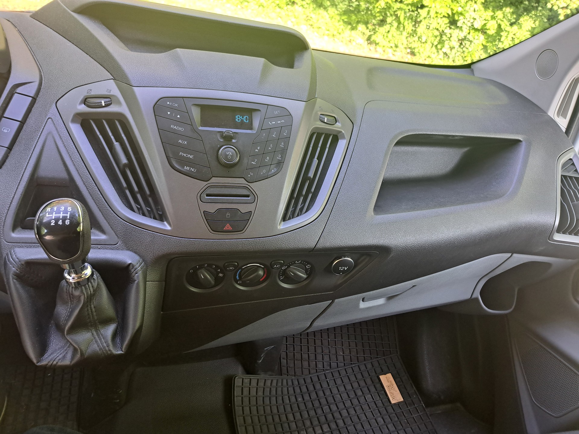 FORD TRANSIT CUSTOM 2.2 TDCi 100 Ambiente, L2H1-image-9