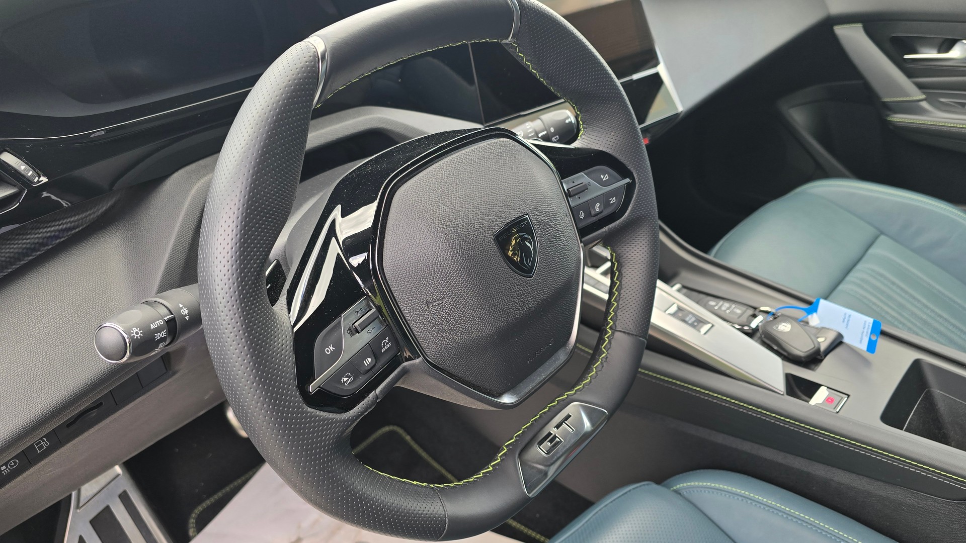 PEUGEOT 308 SW 1.6 PHEV 225 GT-image-16