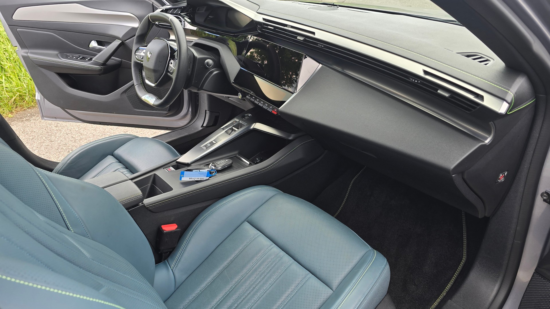PEUGEOT 308 SW 1.6 PHEV 225 GT-image-13
