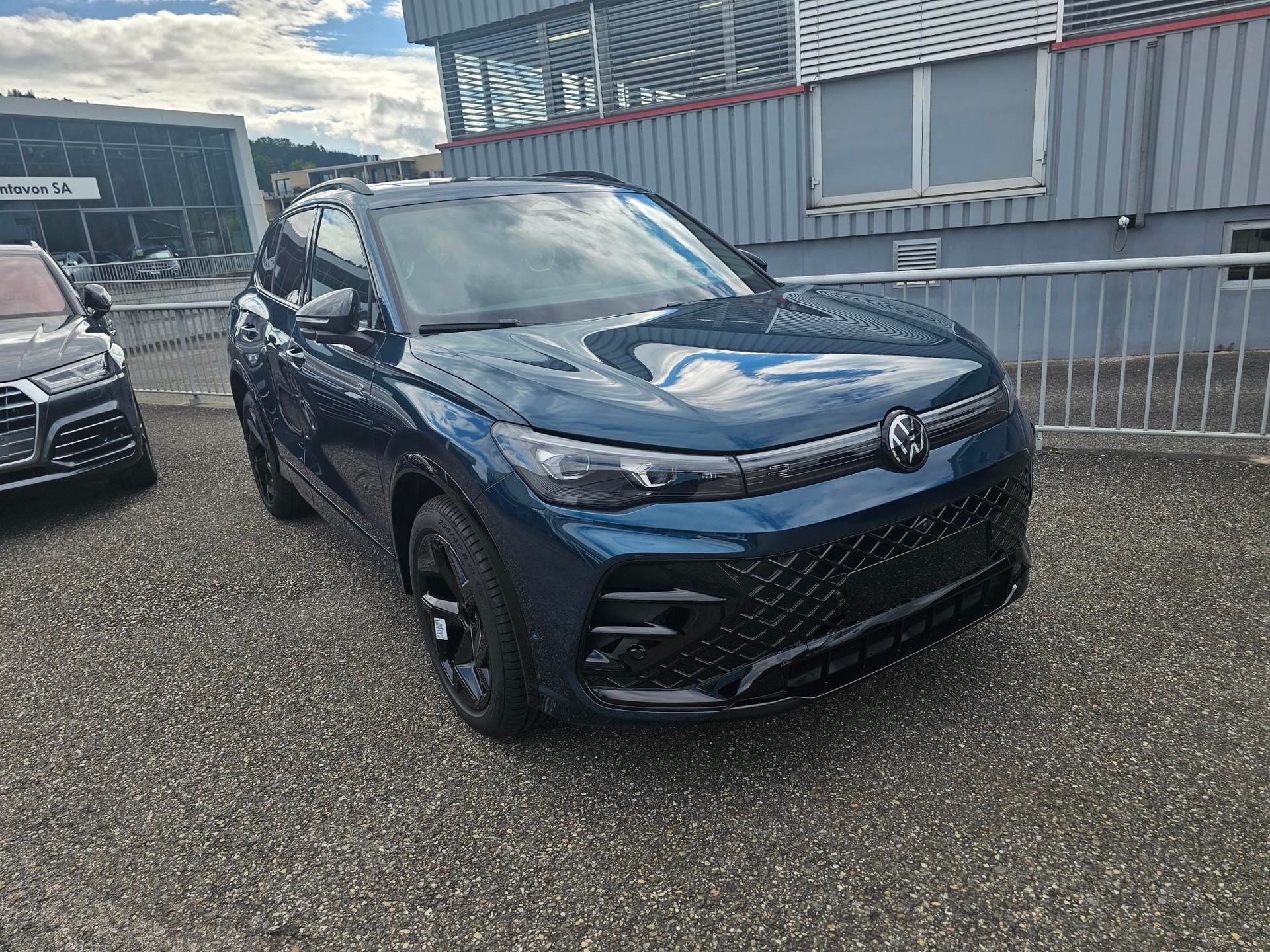 VW 2.0 TSI R-Line DSG 4motion-image-1