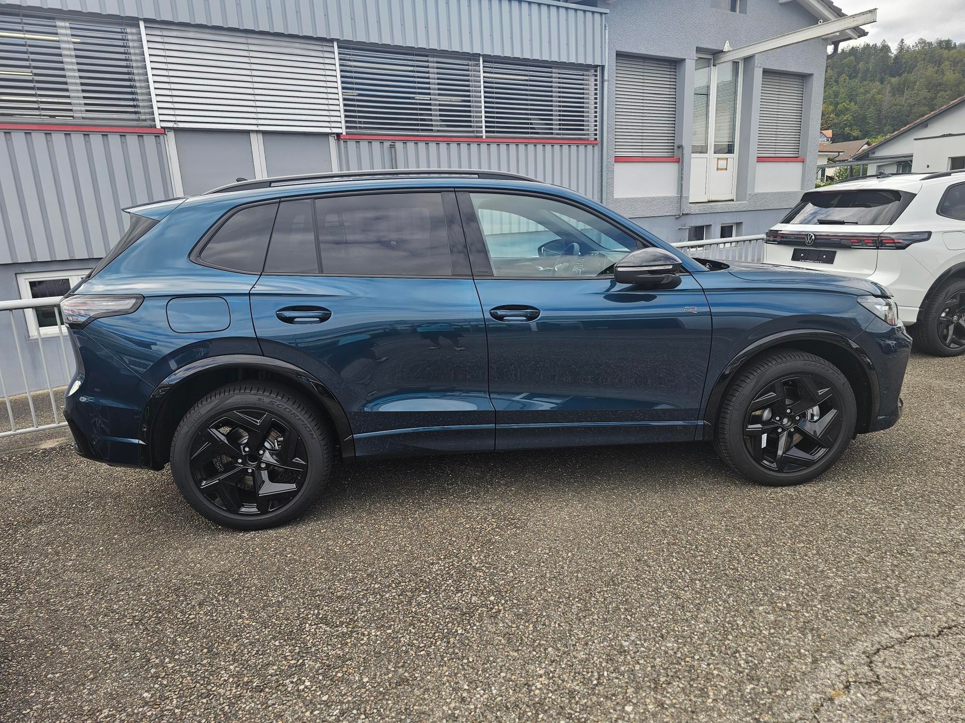 VW 2.0 TSI R-Line DSG 4motion-image-0