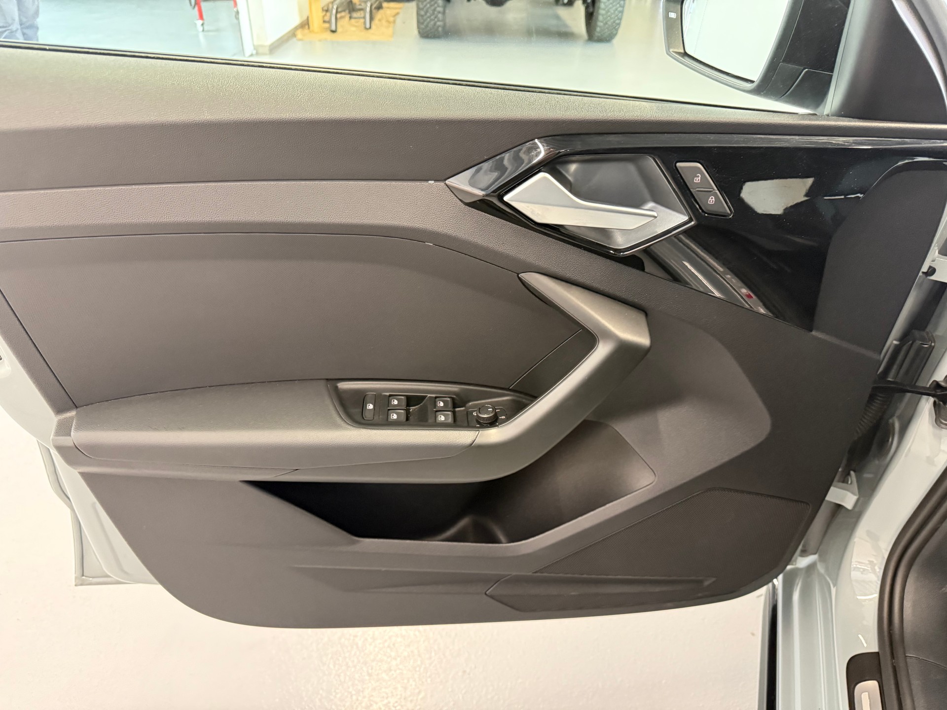 AUDI A1 Sportback 30 TFSI S Line S-tronic CH Auto-image-23