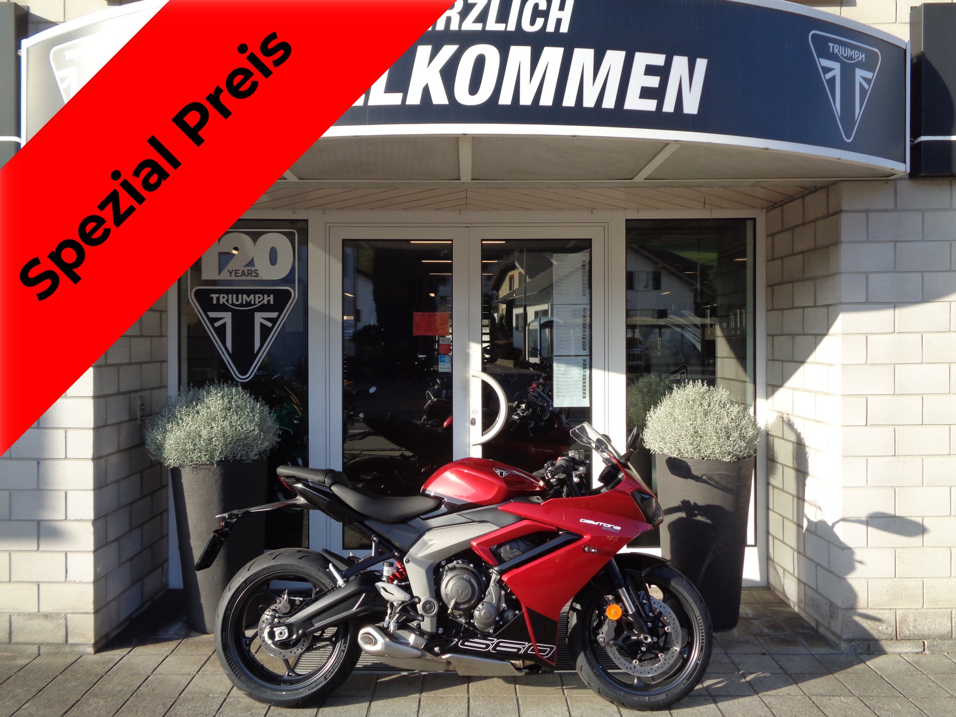 TRIUMPH Daytona 660