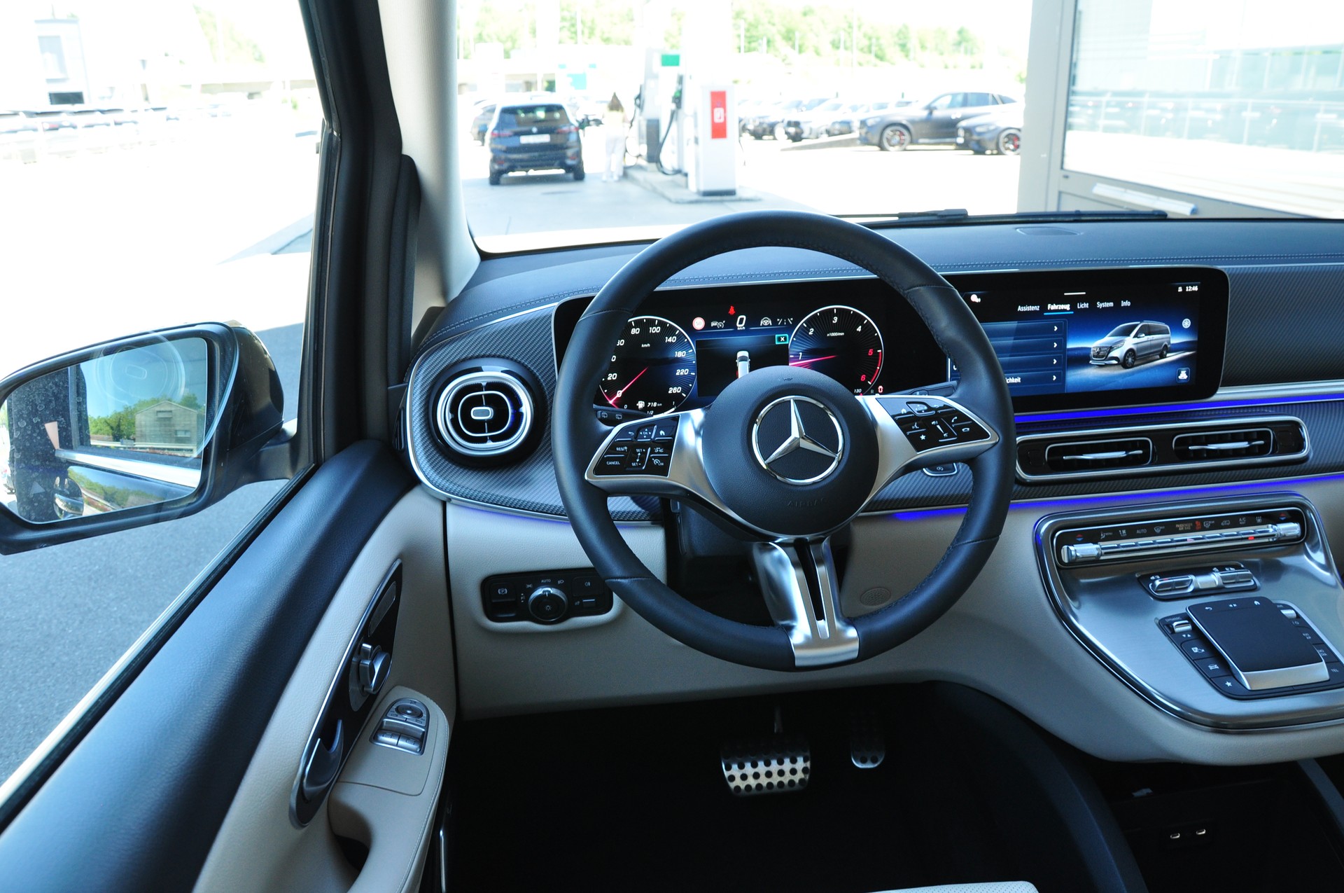 MERCEDES-BENZ V 300 d extralang 4Matic 9G-Tronic Swiss Edition AMG Line-image-27