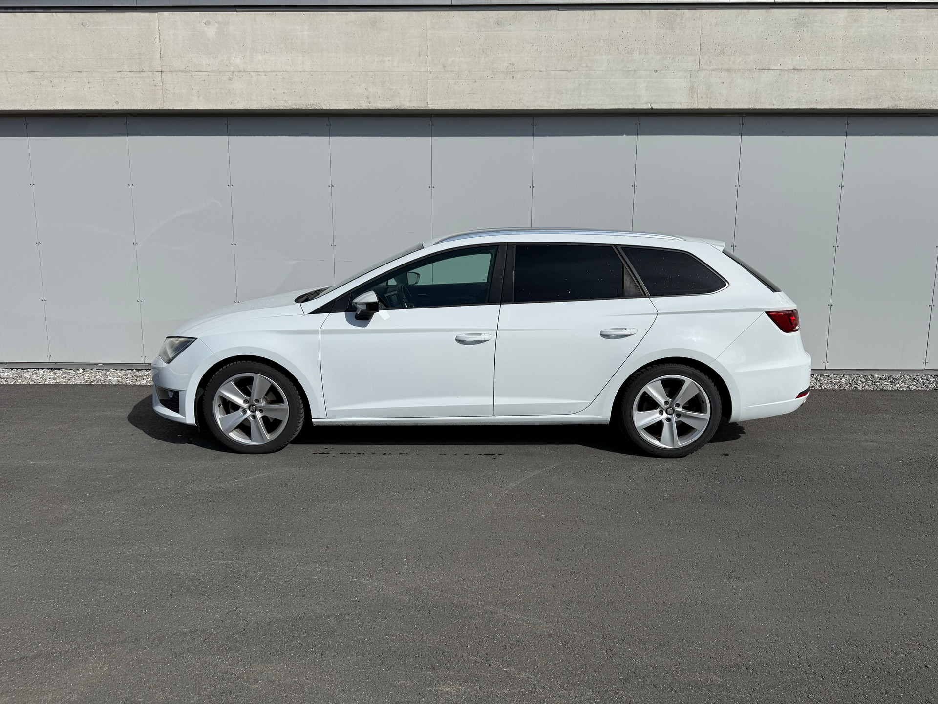 SEAT Leon ST 2.0 TDI FR Line 4Drive-image-2