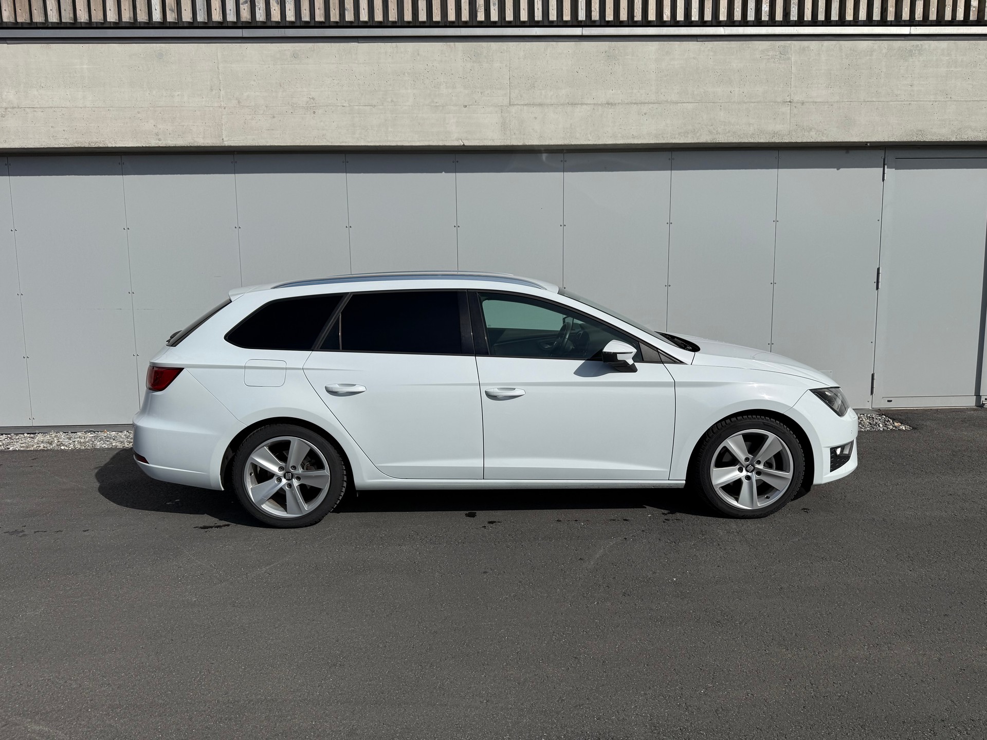 SEAT Leon ST 2.0 TDI FR Line 4Drive-image-6