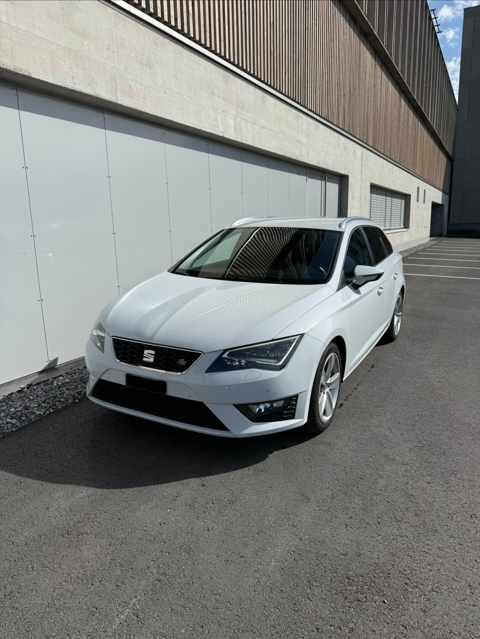 SEAT Leon ST 2.0 TDI FR Line 4Drive-image-1