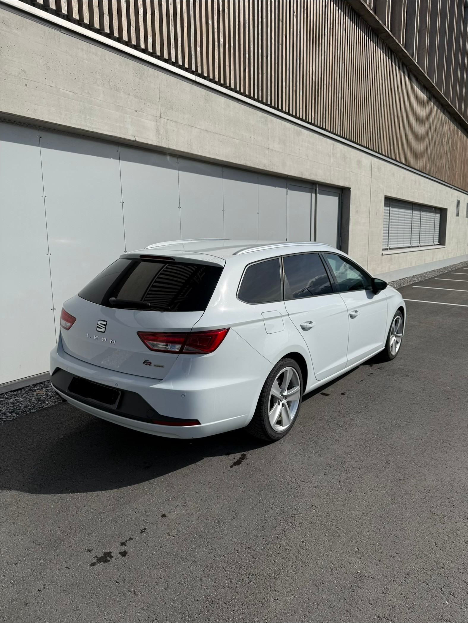 SEAT Leon ST 2.0 TDI FR Line 4Drive-image-5