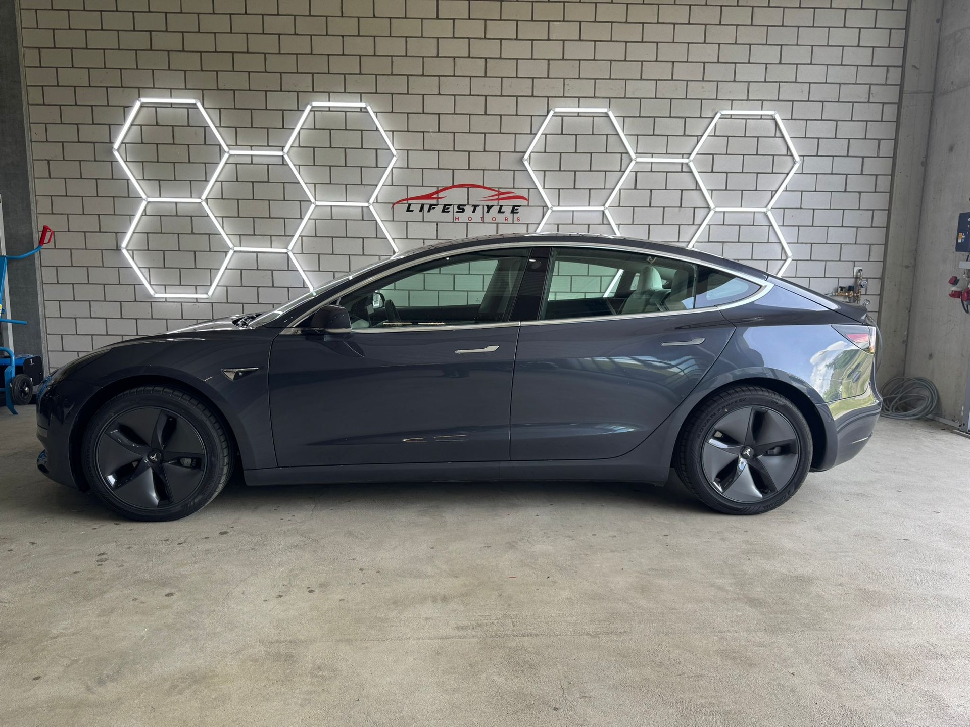 TESLA Model 3 Long Range Dual Motor AWD-image-1