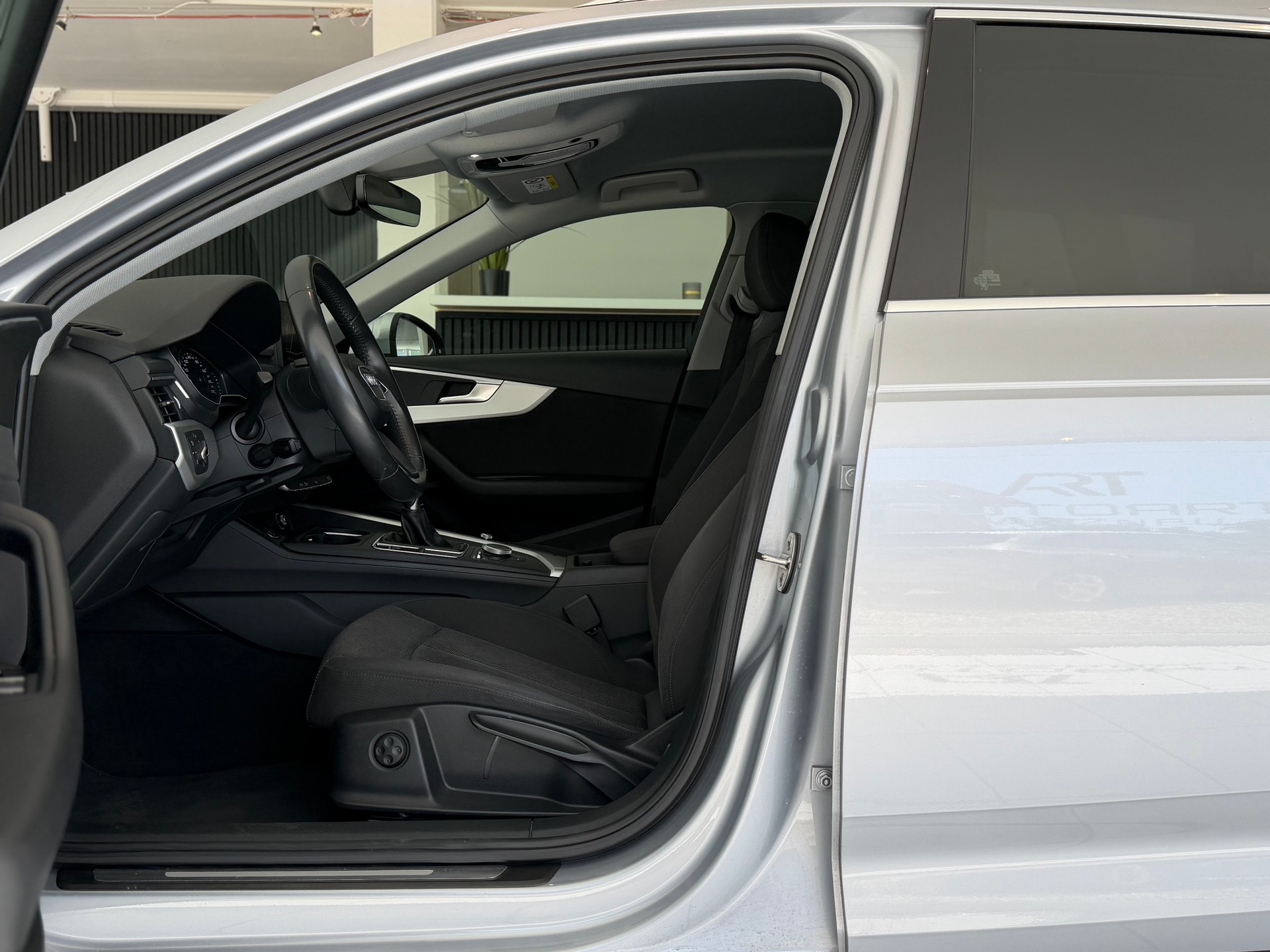 AUDI A4 Avant 2.0 TDI AHK. **Frisch ab MFK & Service**-image-11