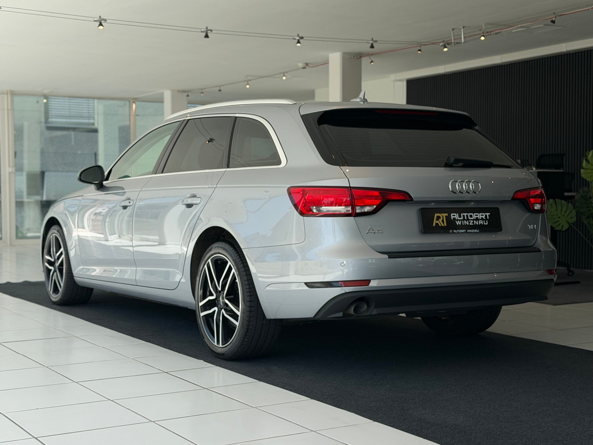 AUDI A4 Avant 2.0 TDI AHK. **Frisch ab MFK & Service**-image-8