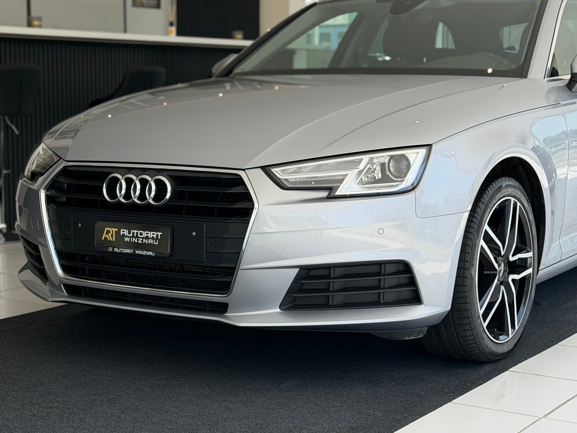 AUDI A4 Avant 2.0 TDI AHK. **Frisch ab MFK & Service**-showroom-element-1