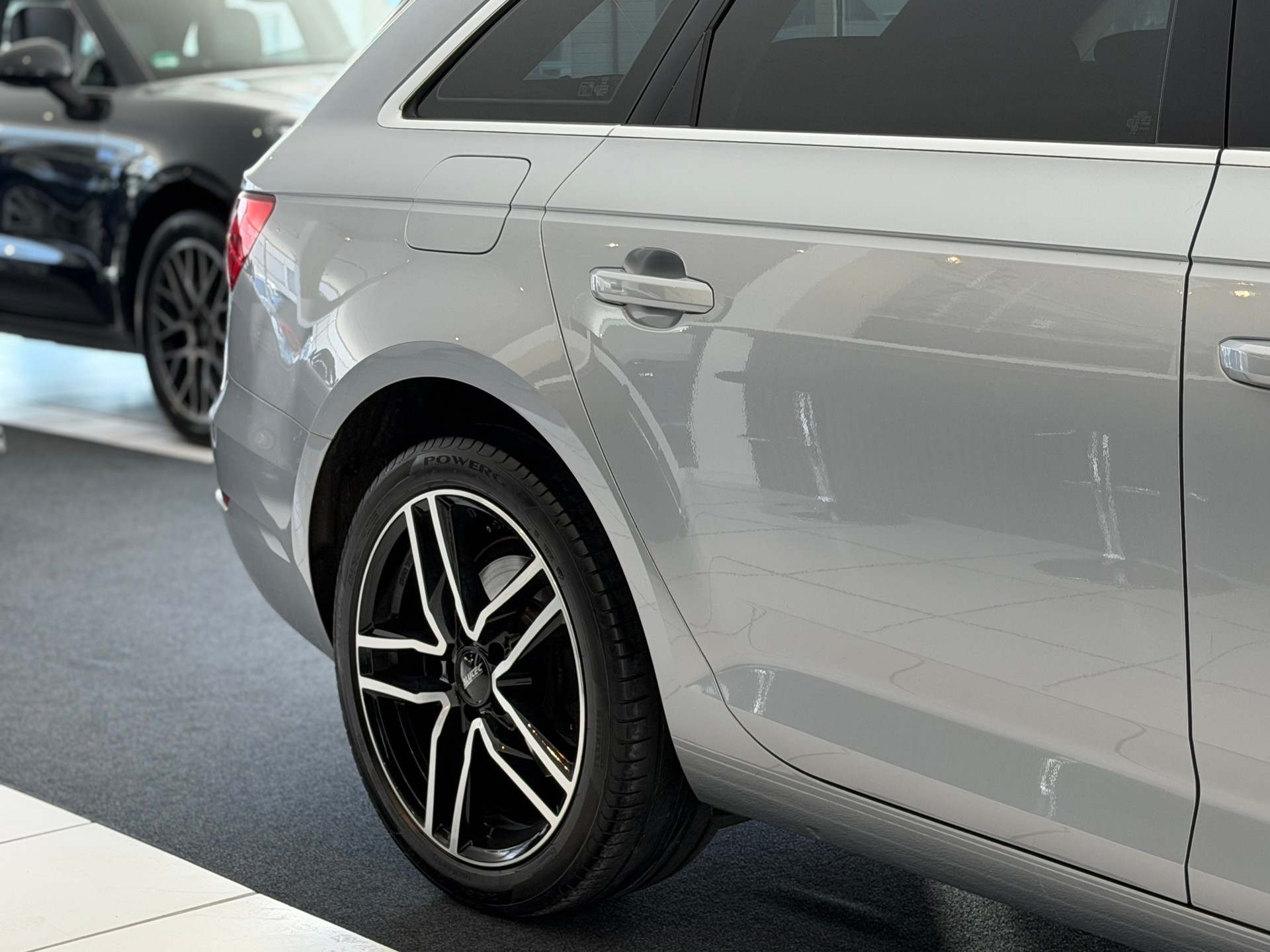 AUDI A4 Avant 2.0 TDI AHK. **Frisch ab MFK & Service**-image-5