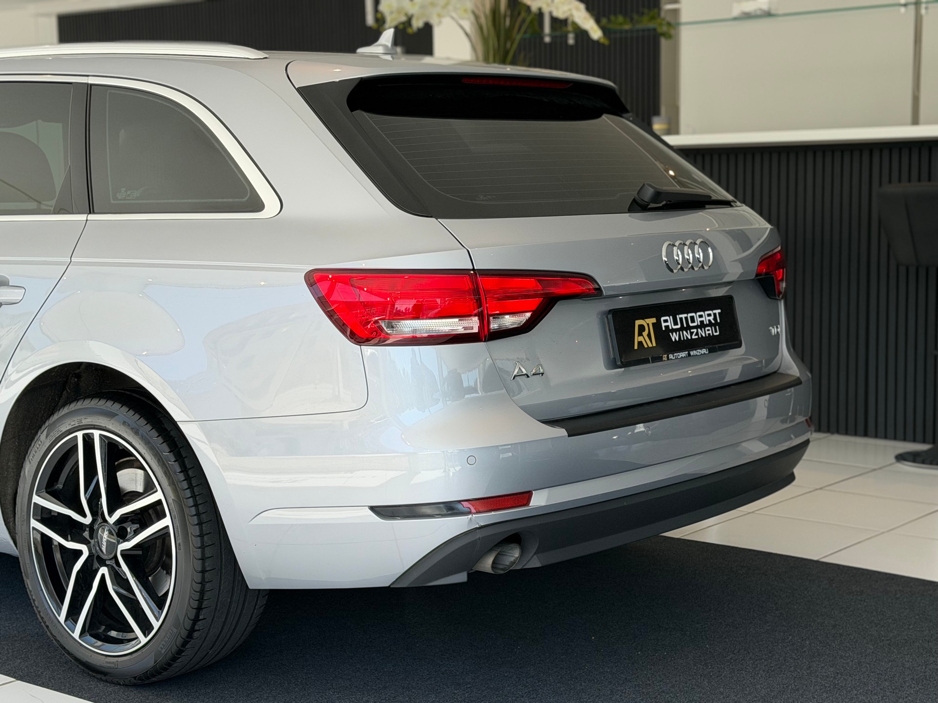 AUDI A4 Avant 2.0 TDI AHK. **Frisch ab MFK & Service**-image-9