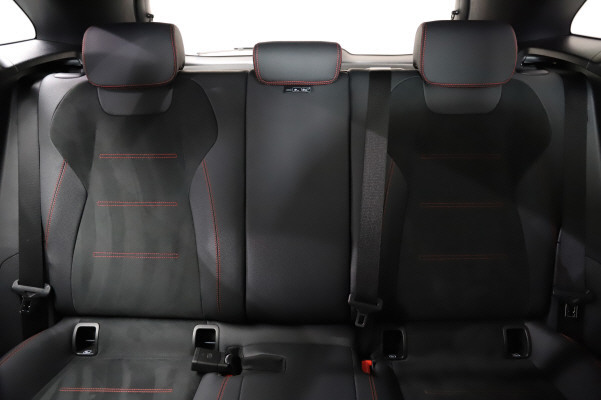 MERCEDES-BENZ GLA 220d 4Matic 8G-DCT-image-10