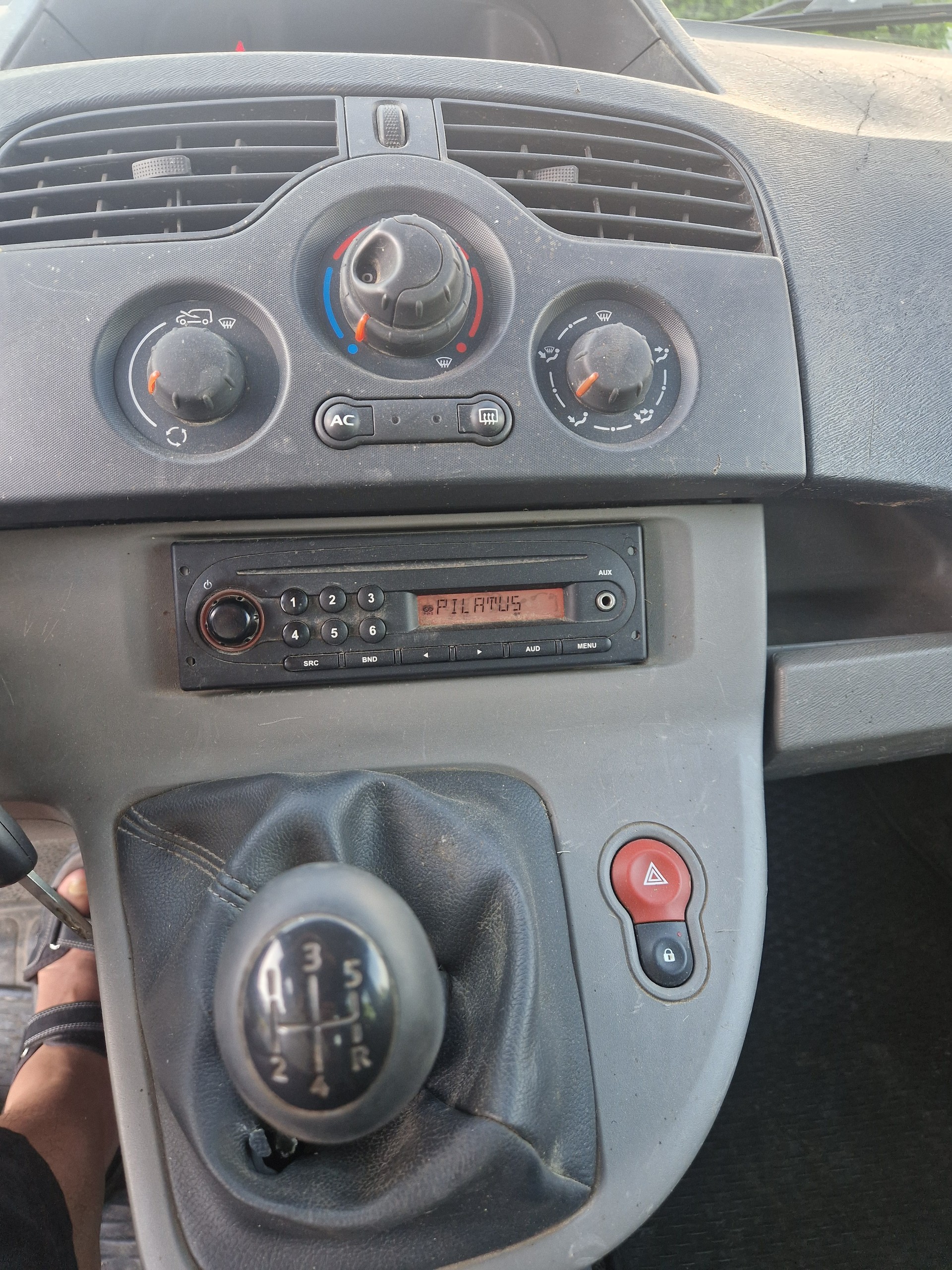 RENAULT Kangoo dCi 85 Business-image-11