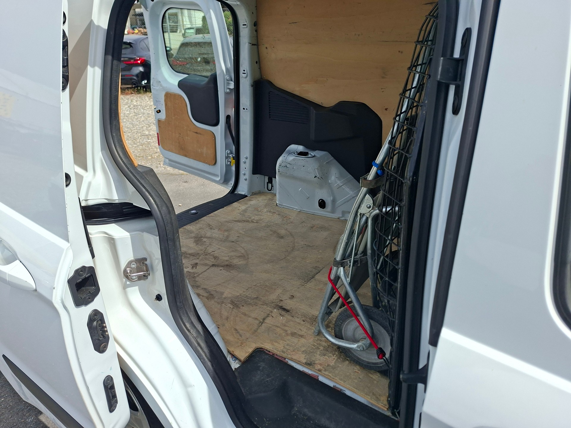 FORD Transit Courier Van 1.0 EcoBoost Ambiente-image-8