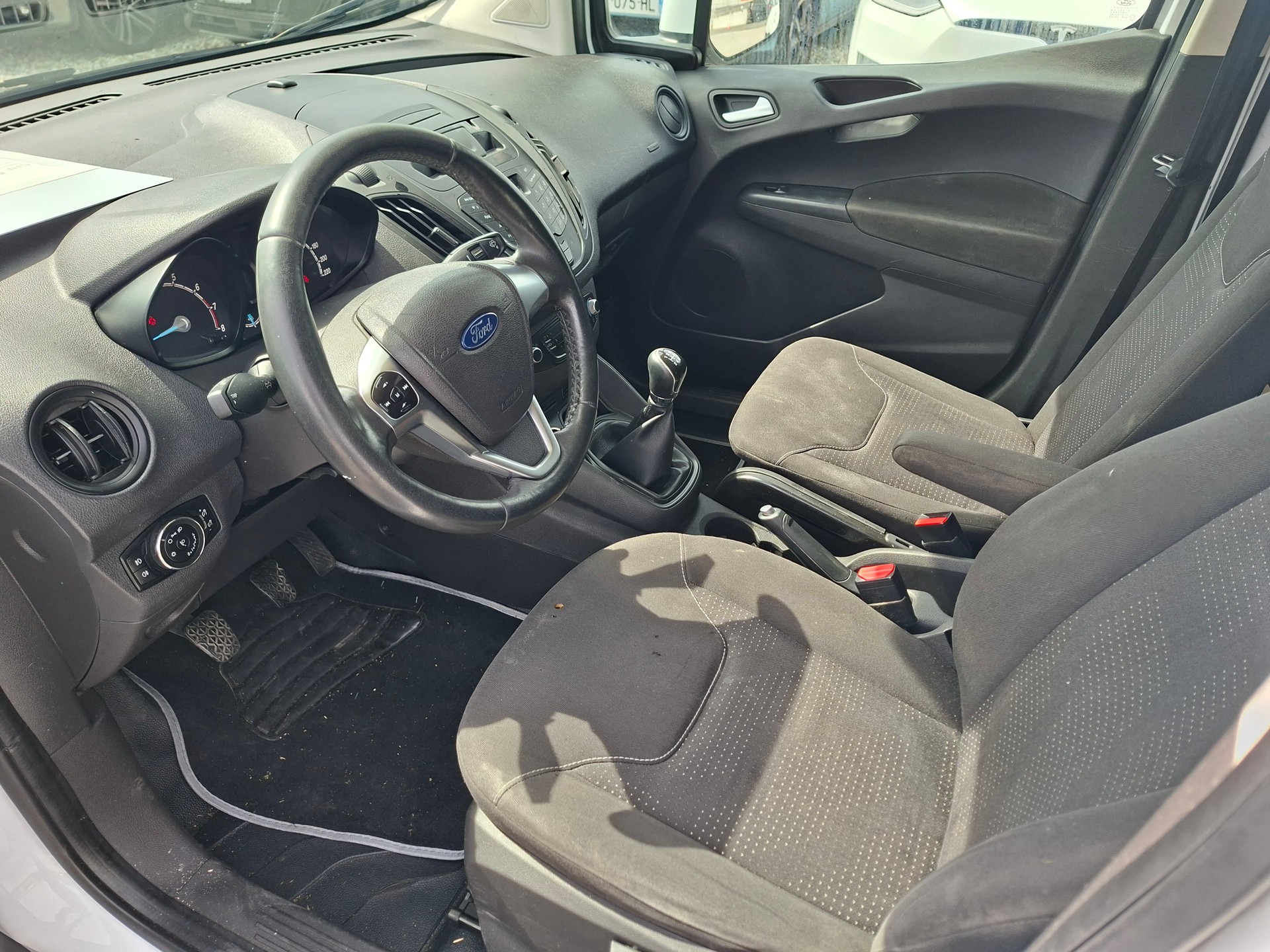 FORD Transit Courier Van 1.0 EcoBoost Ambiente-image-5