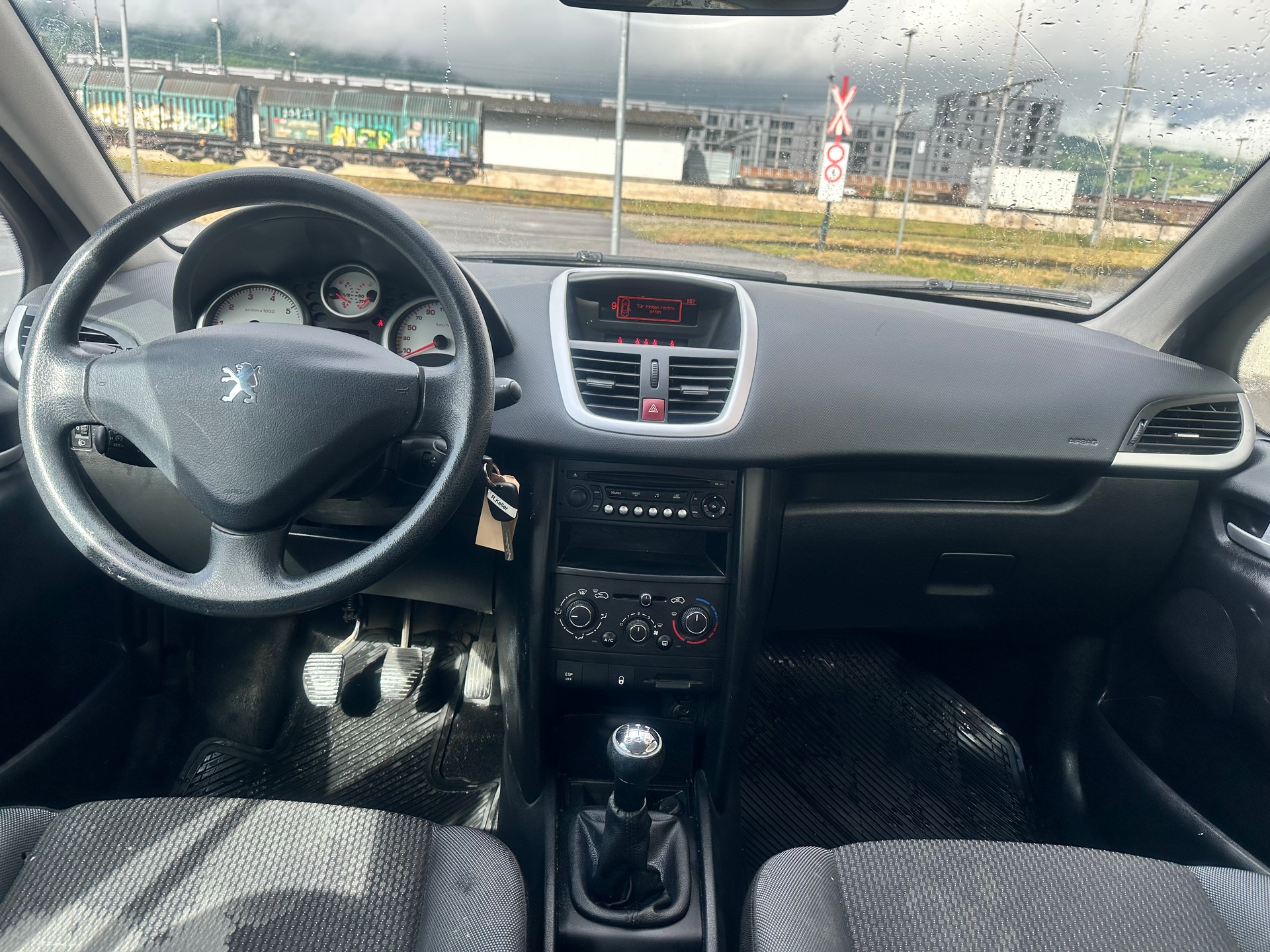 PEUGEOT 207 1.4 16V Sport-image-10