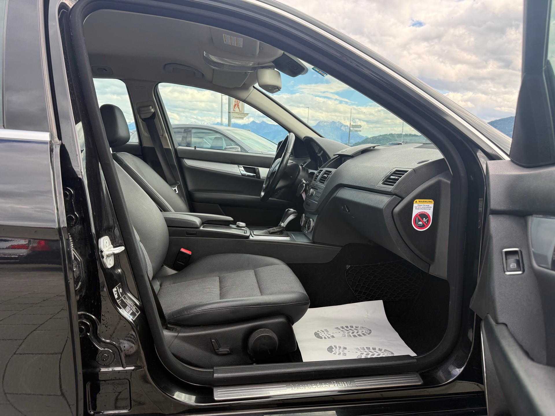 MERCEDES-BENZ C 220 CDI BlueEfficiency Avantgarde Automatic-image-12