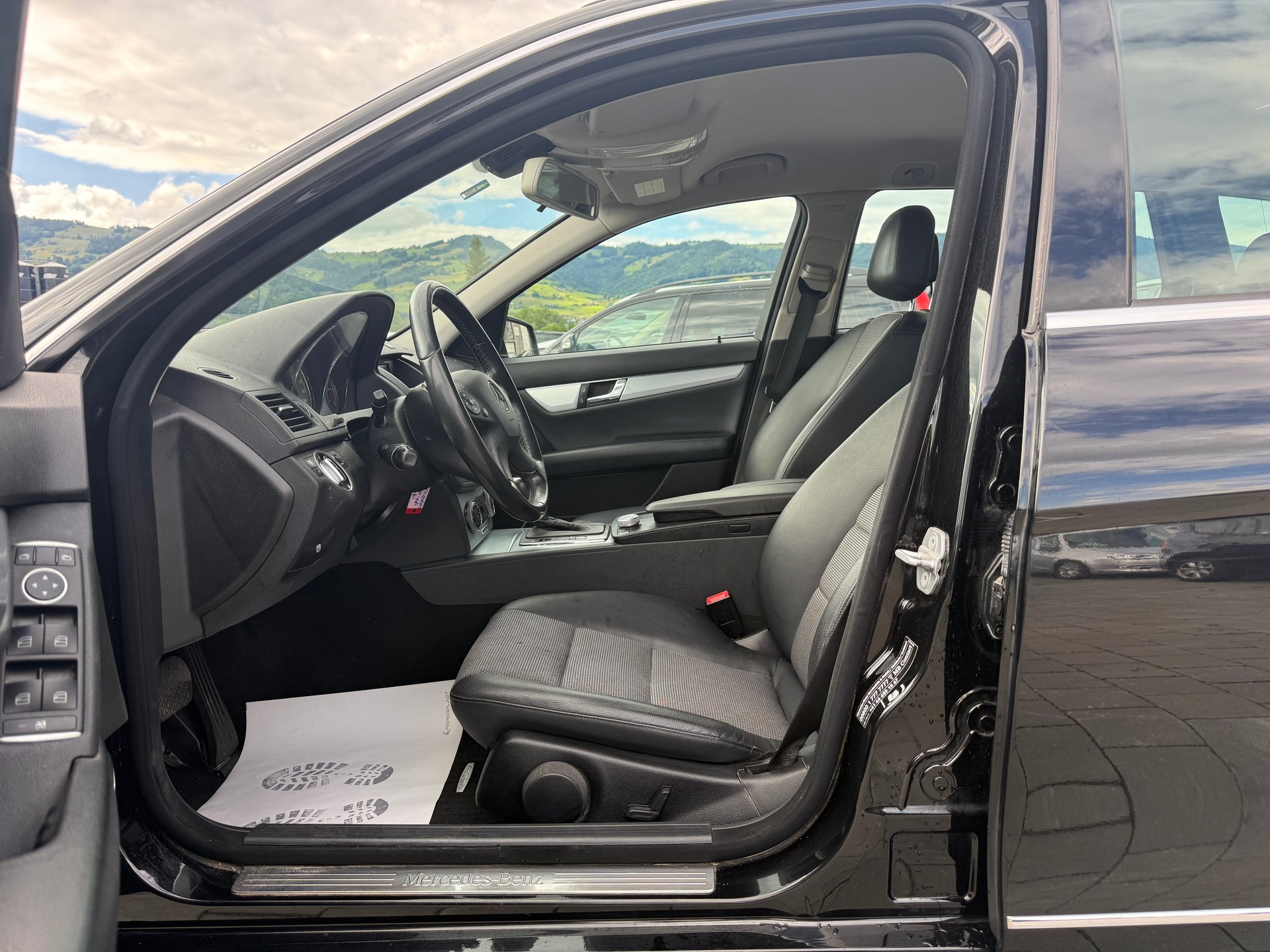MERCEDES-BENZ C 220 CDI BlueEfficiency Avantgarde Automatic-image-10