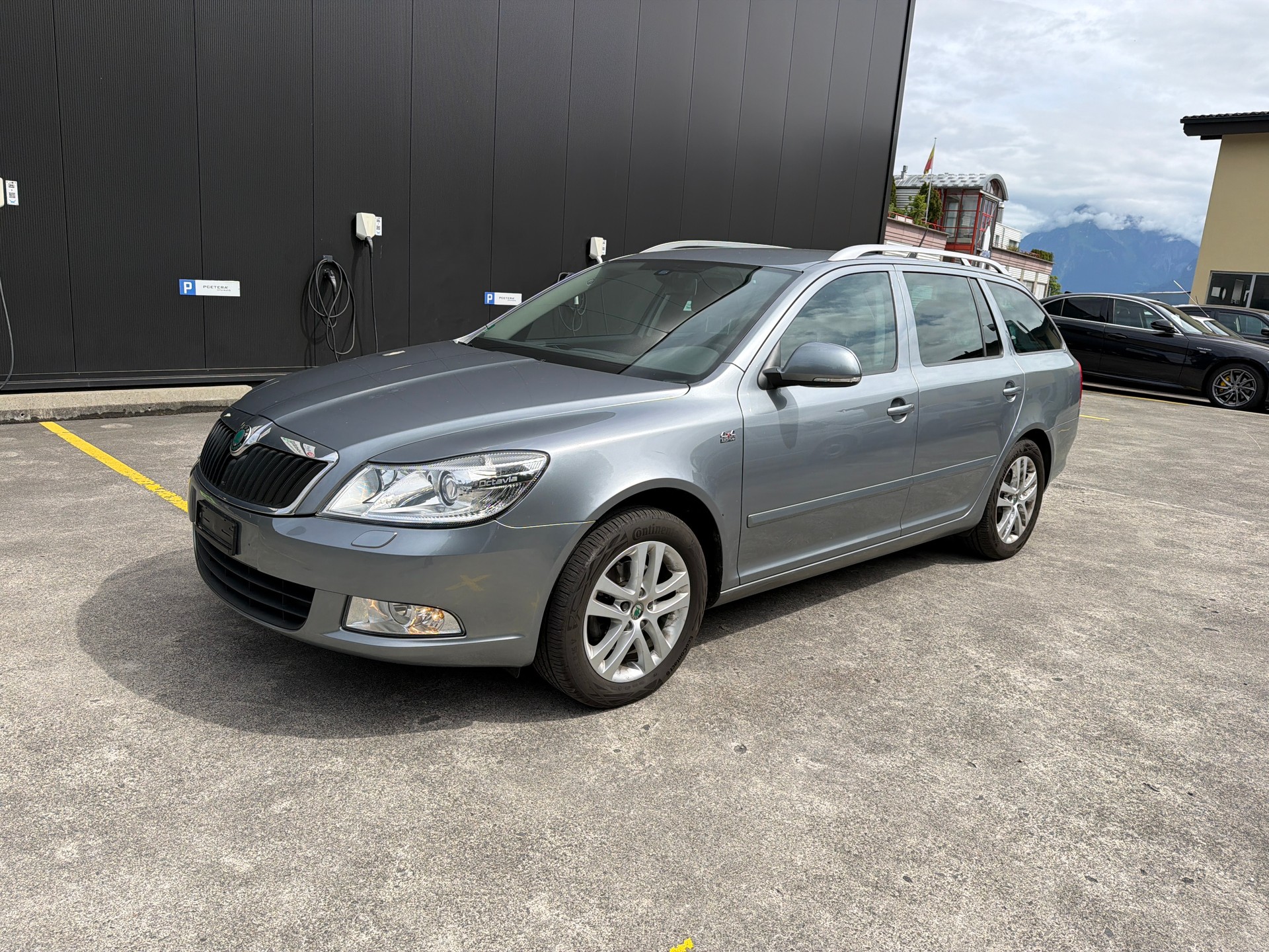SKODA Octavia Combi 1.8 TSI Elegance 4x4-image-0