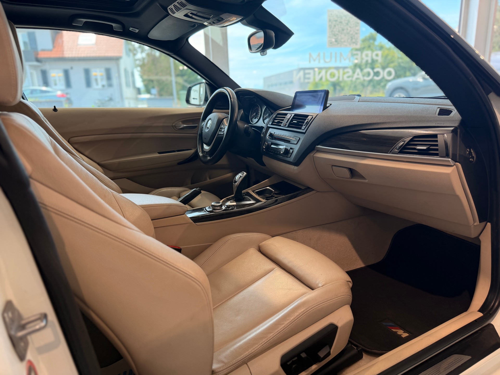 BMW M135i xDrive Steptronic-image-18