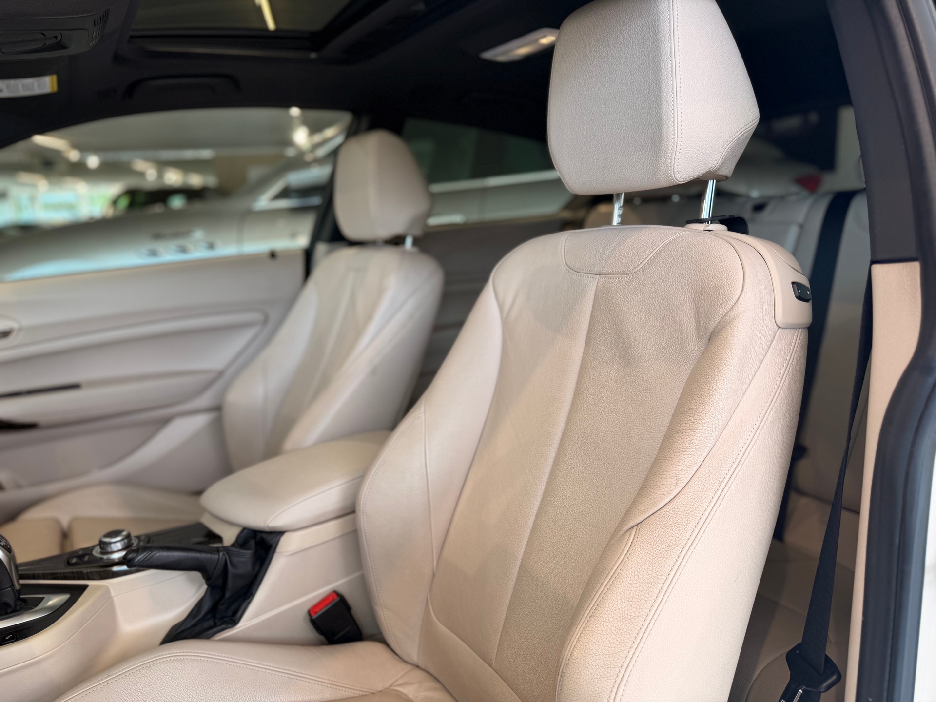 BMW M135i xDrive Steptronic-image-14