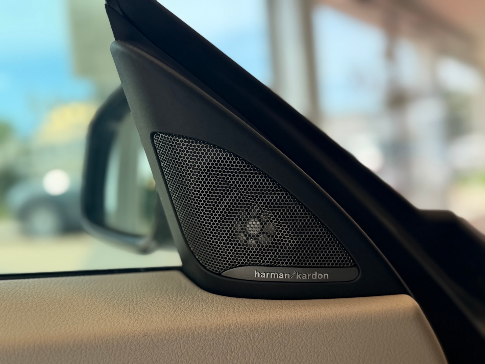 BMW M135i xDrive Steptronic-image-9