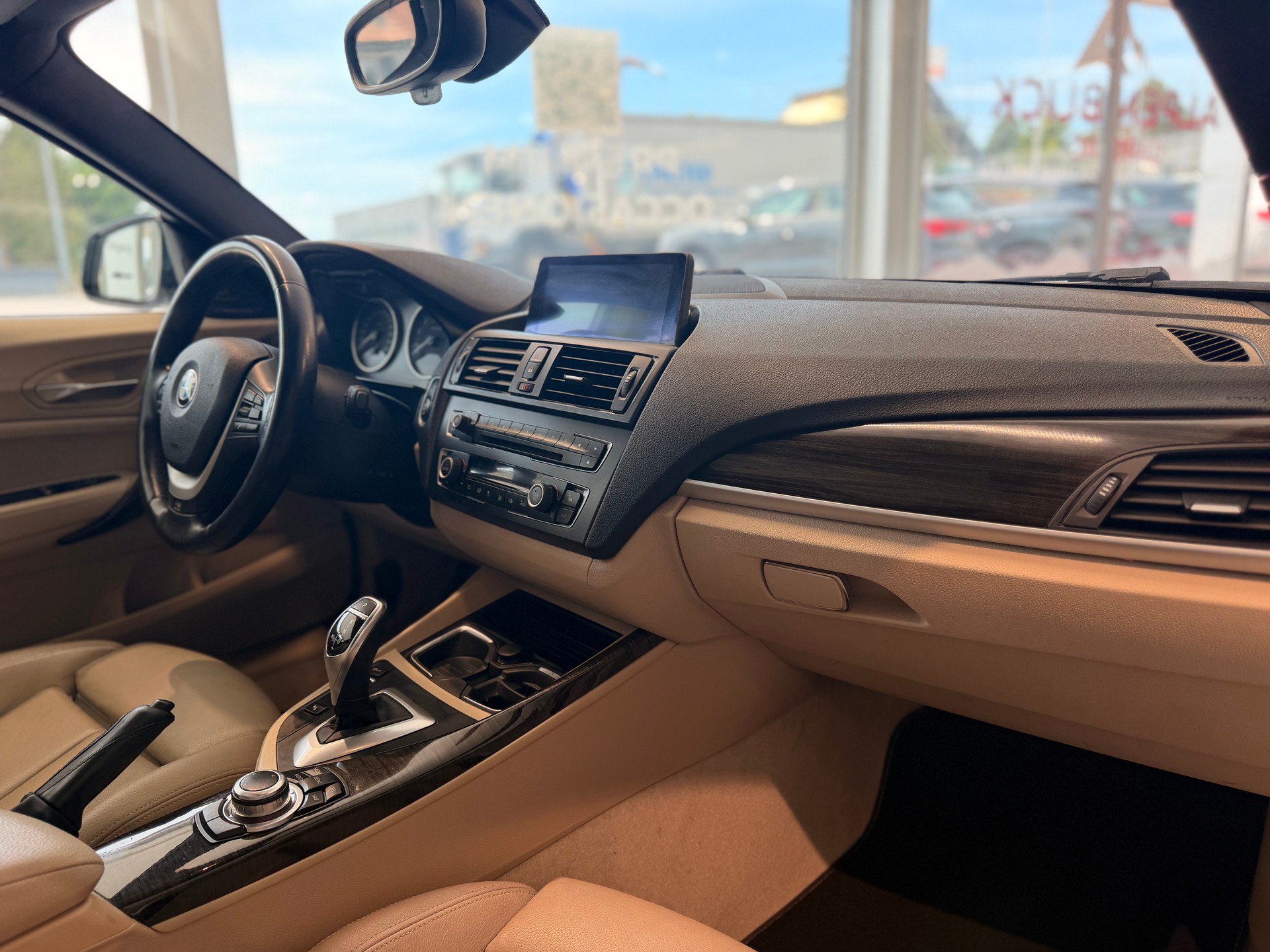 BMW M135i xDrive Steptronic-image-22