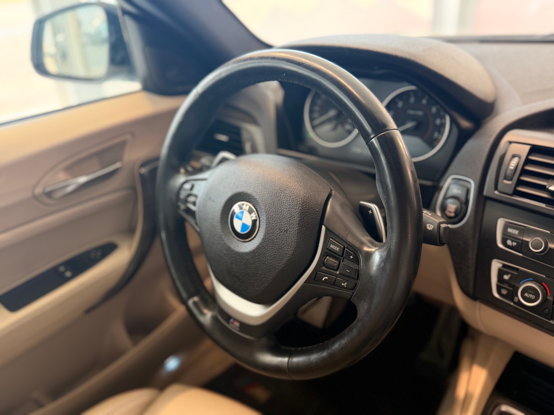 BMW M135i xDrive Steptronic-image-25