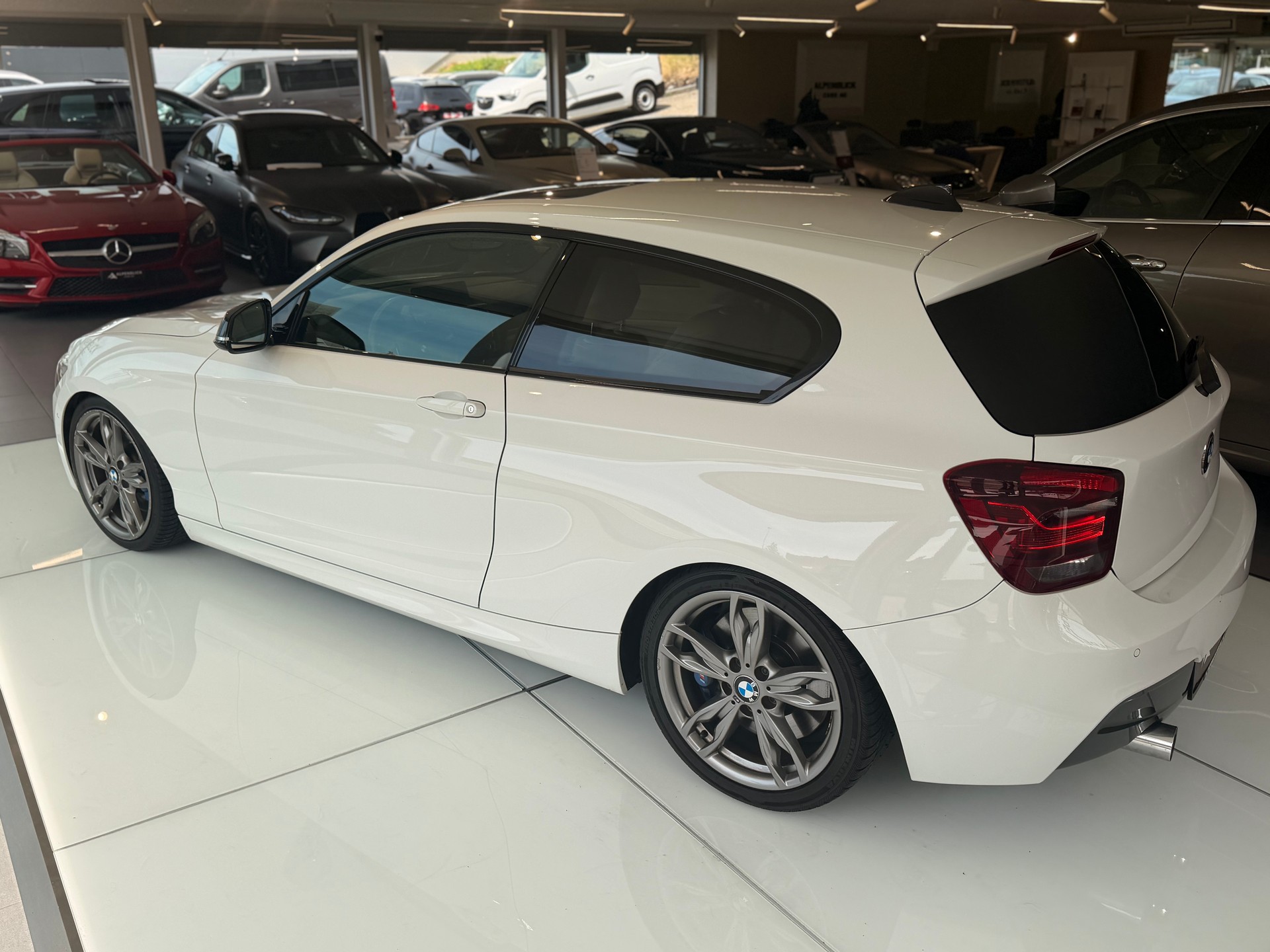 BMW M135i xDrive Steptronic-image-4