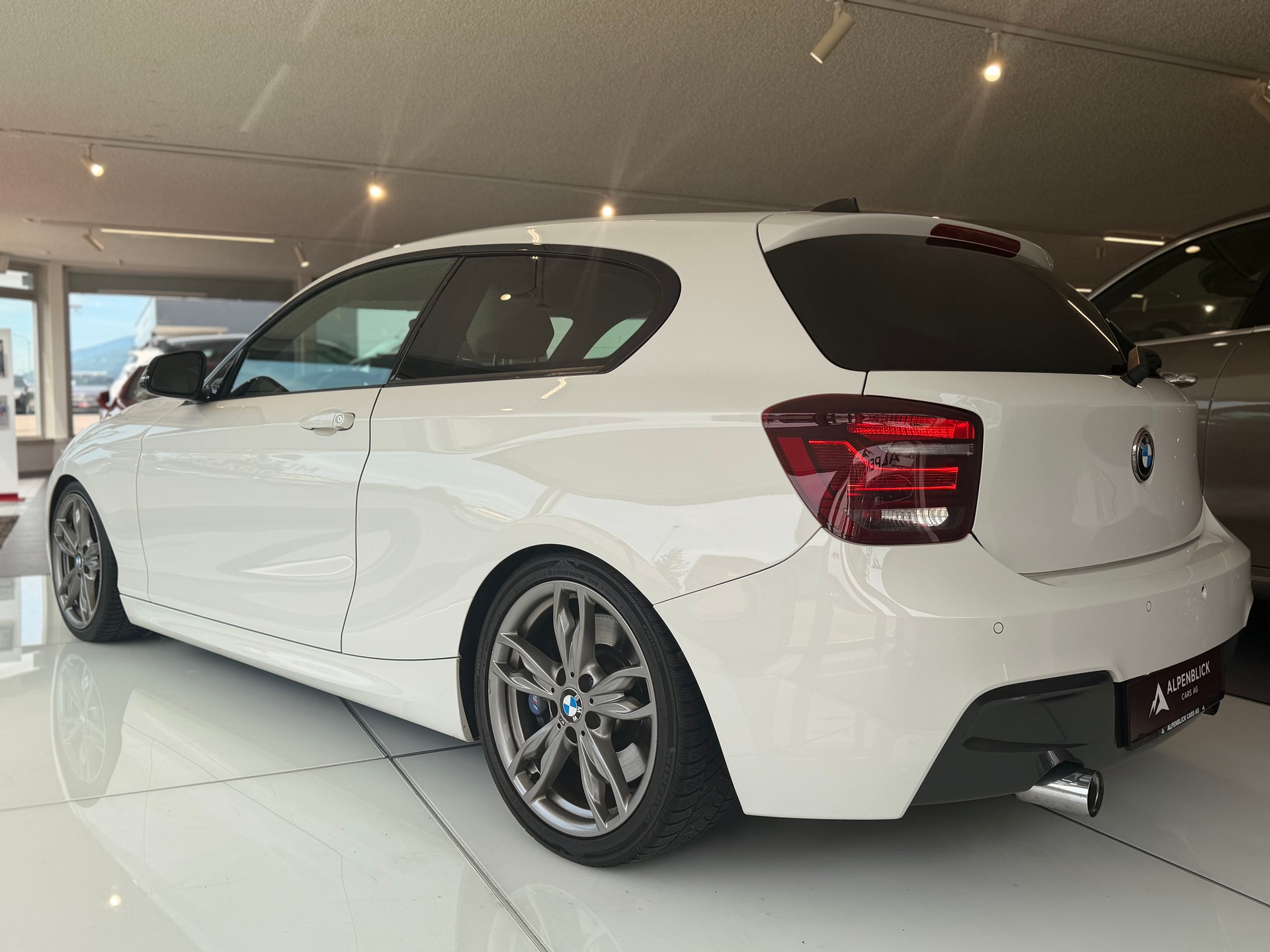 BMW M135i xDrive Steptronic-image-3