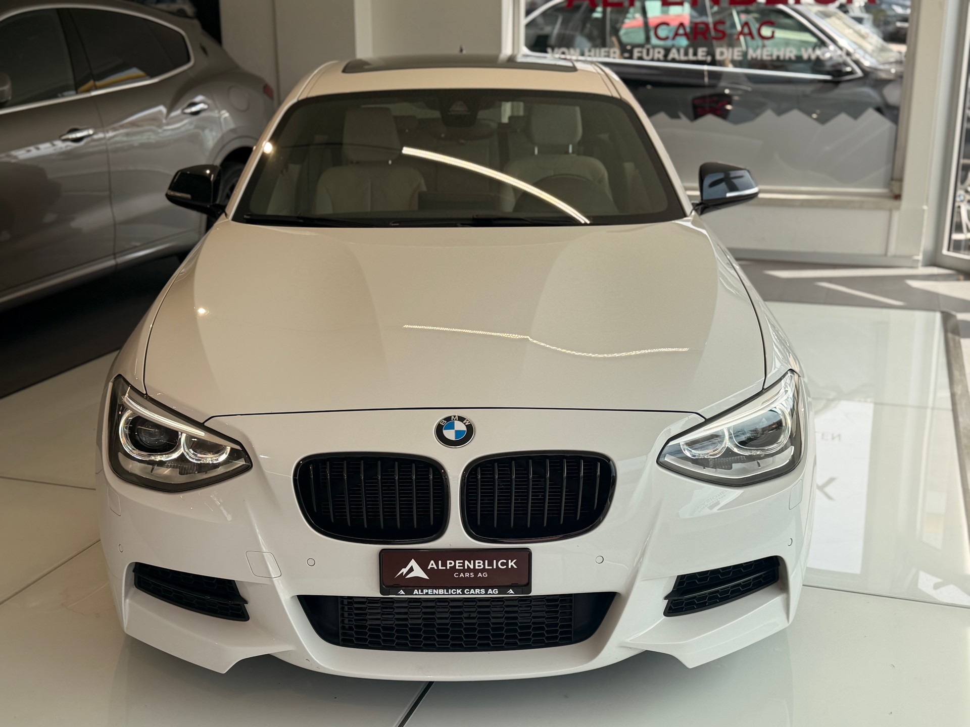 BMW M135i xDrive Steptronic-image-8