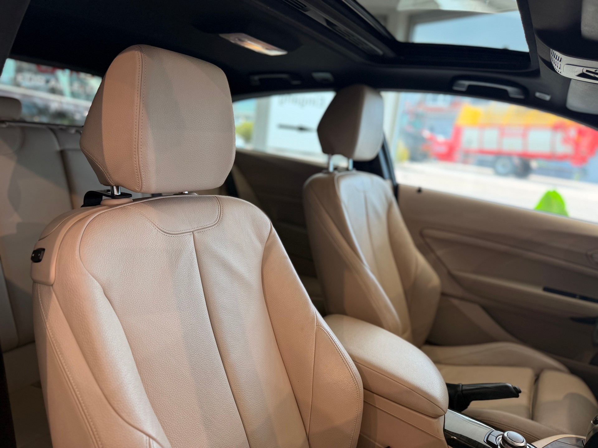 BMW M135i xDrive Steptronic-image-21