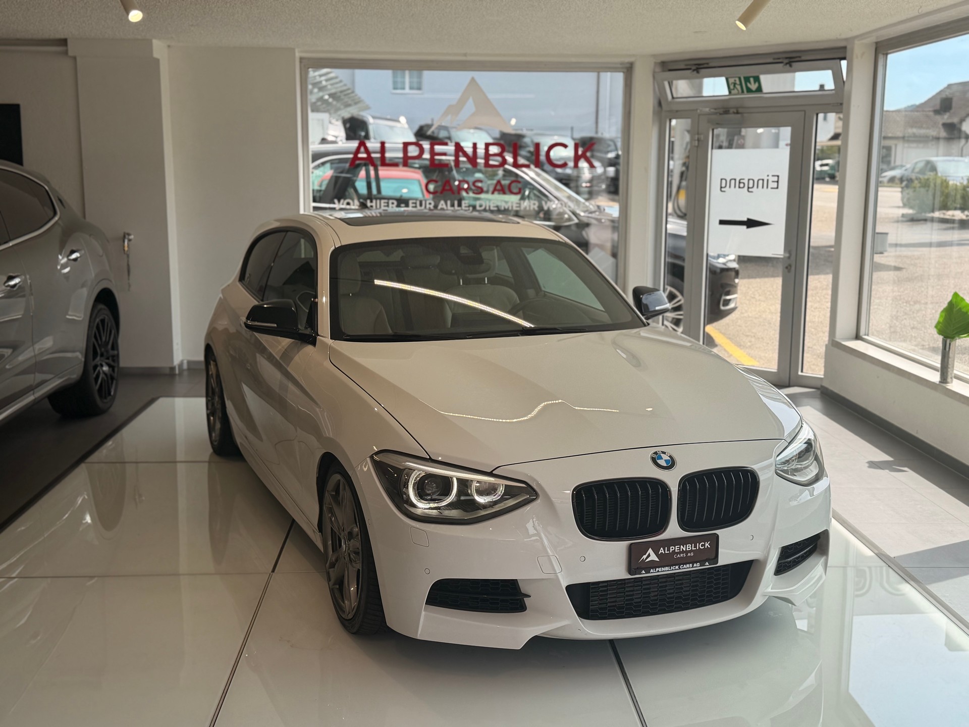 BMW M135i xDrive Steptronic-image-1