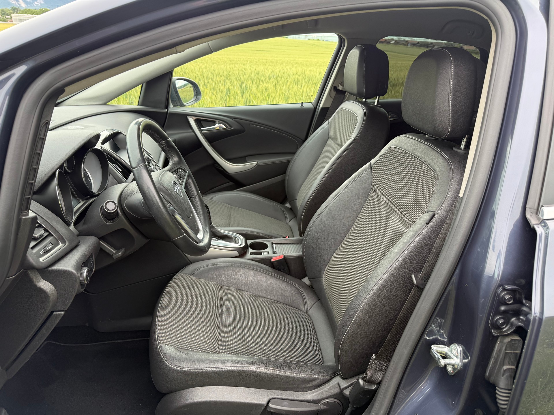 OPEL Astra 1.6i 16V Turbo Sport Automatic-image-9