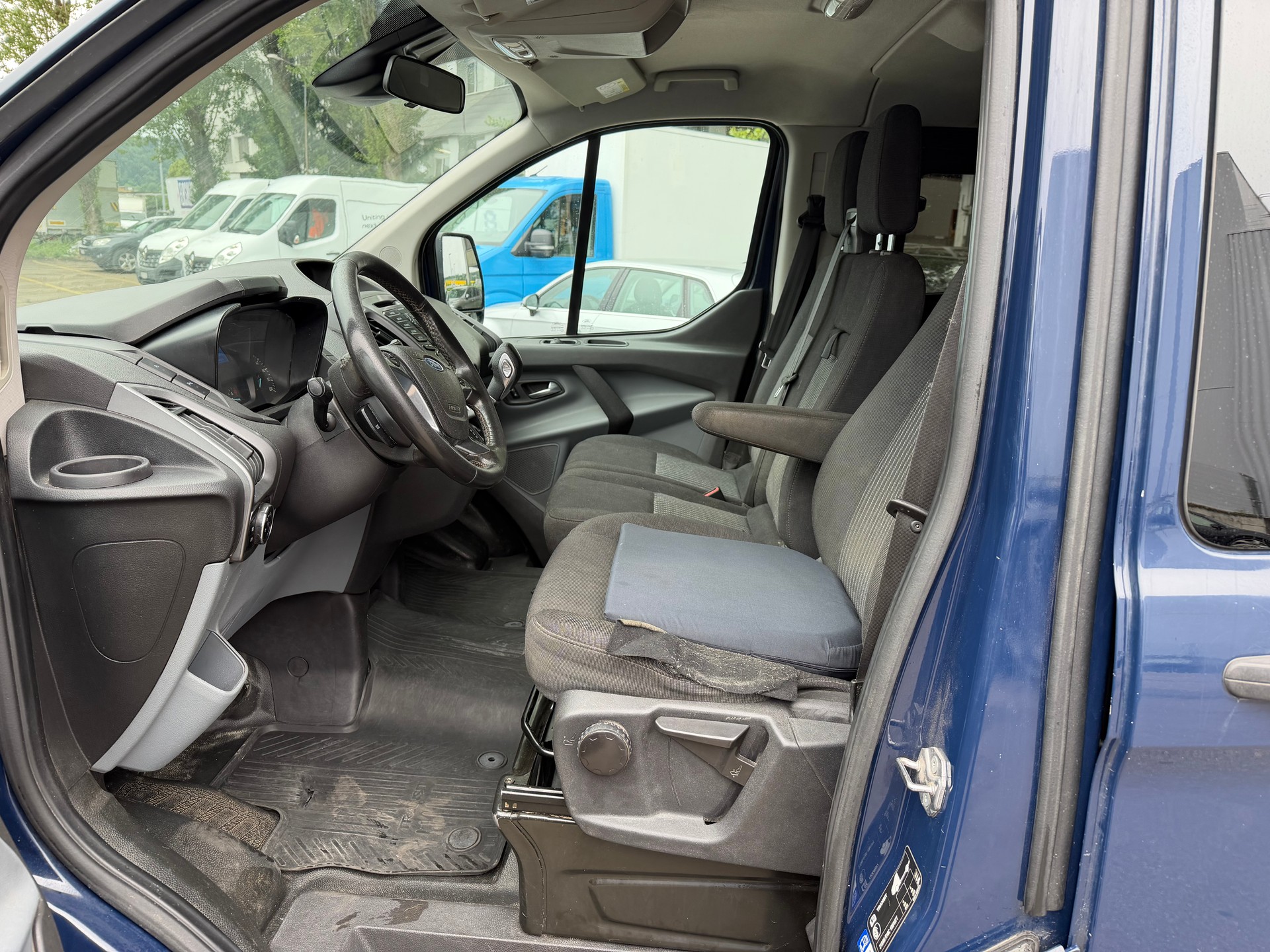FORD Transit Custom 310 L2H1 Trend SelectShift A-image-8