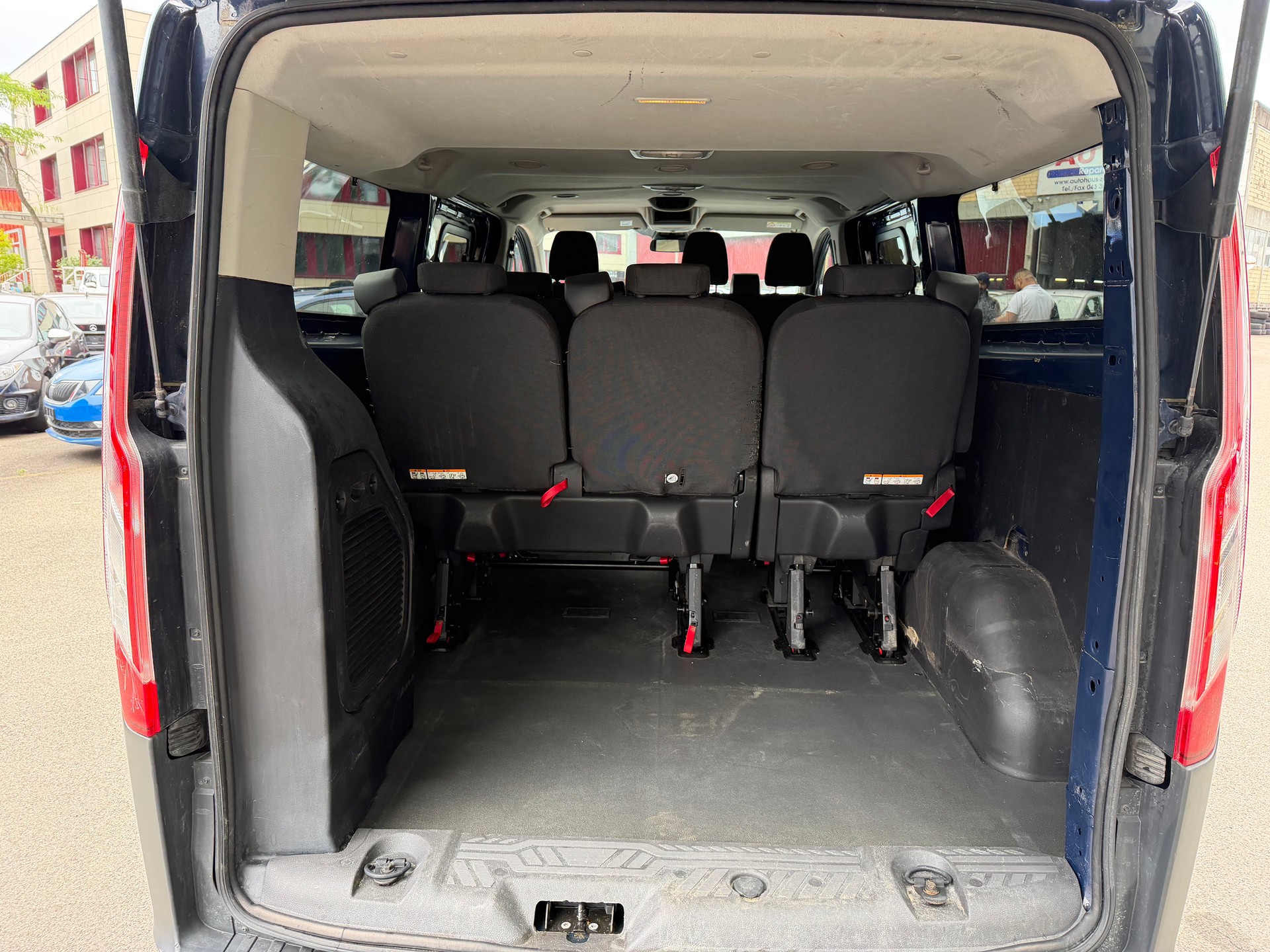 FORD Transit Custom 310 L2H1 Trend SelectShift A-image-12