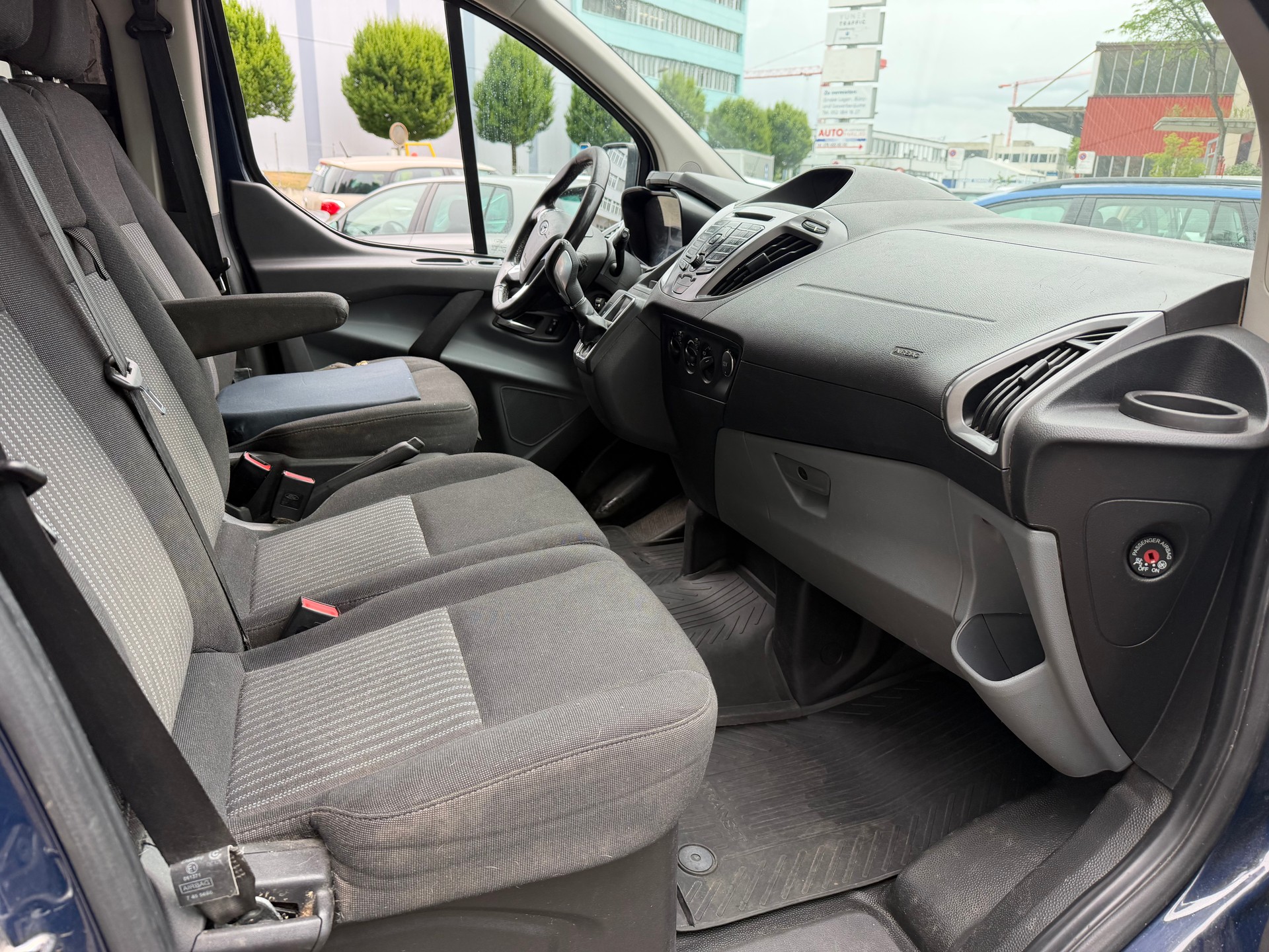 FORD Transit Custom 310 L2H1 Trend SelectShift A-image-9