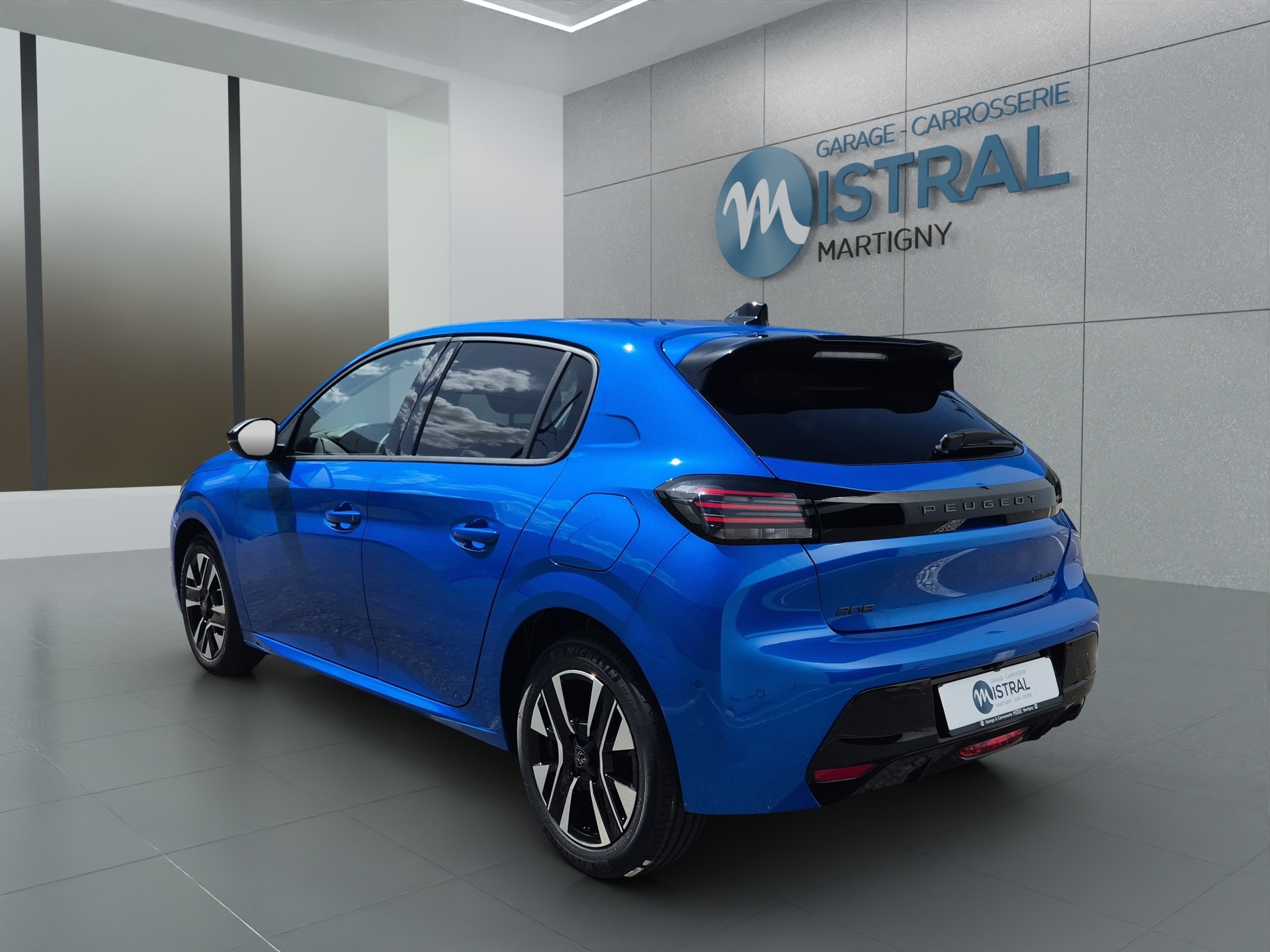 PEUGEOT 208 1.2 Hybrid Allure-image-3