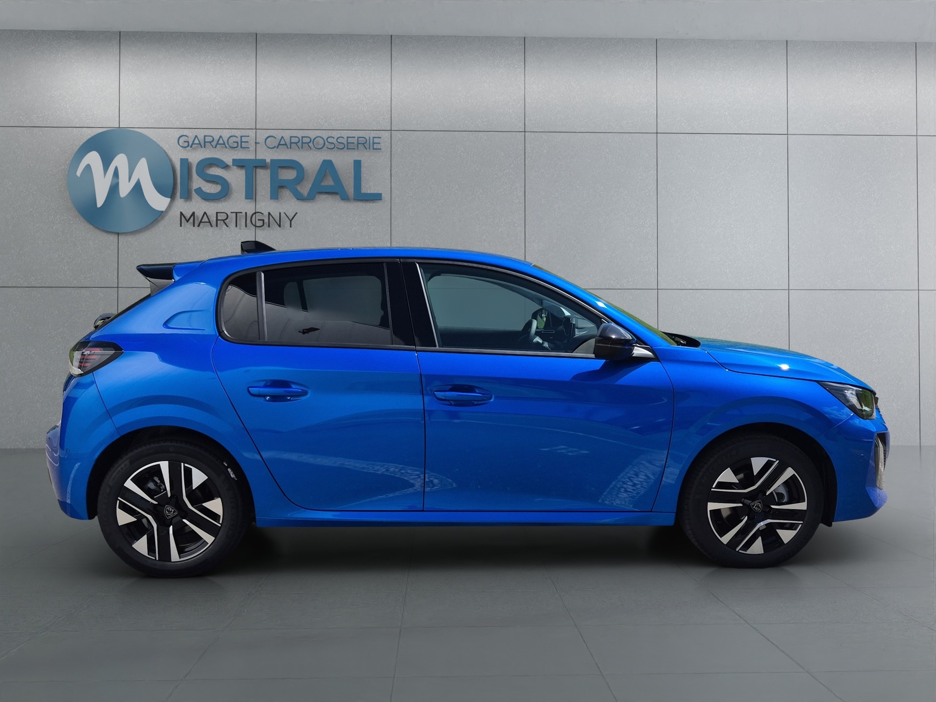 PEUGEOT 208 1.2 Hybrid Allure-image-6