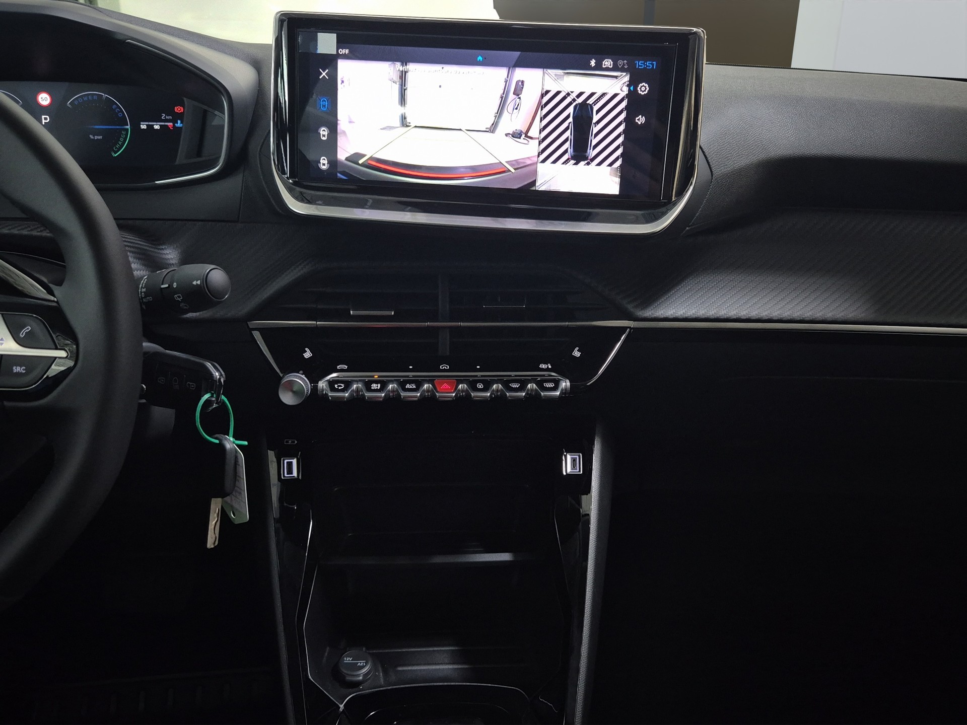 PEUGEOT 208 1.2 Hybrid Allure-image-13