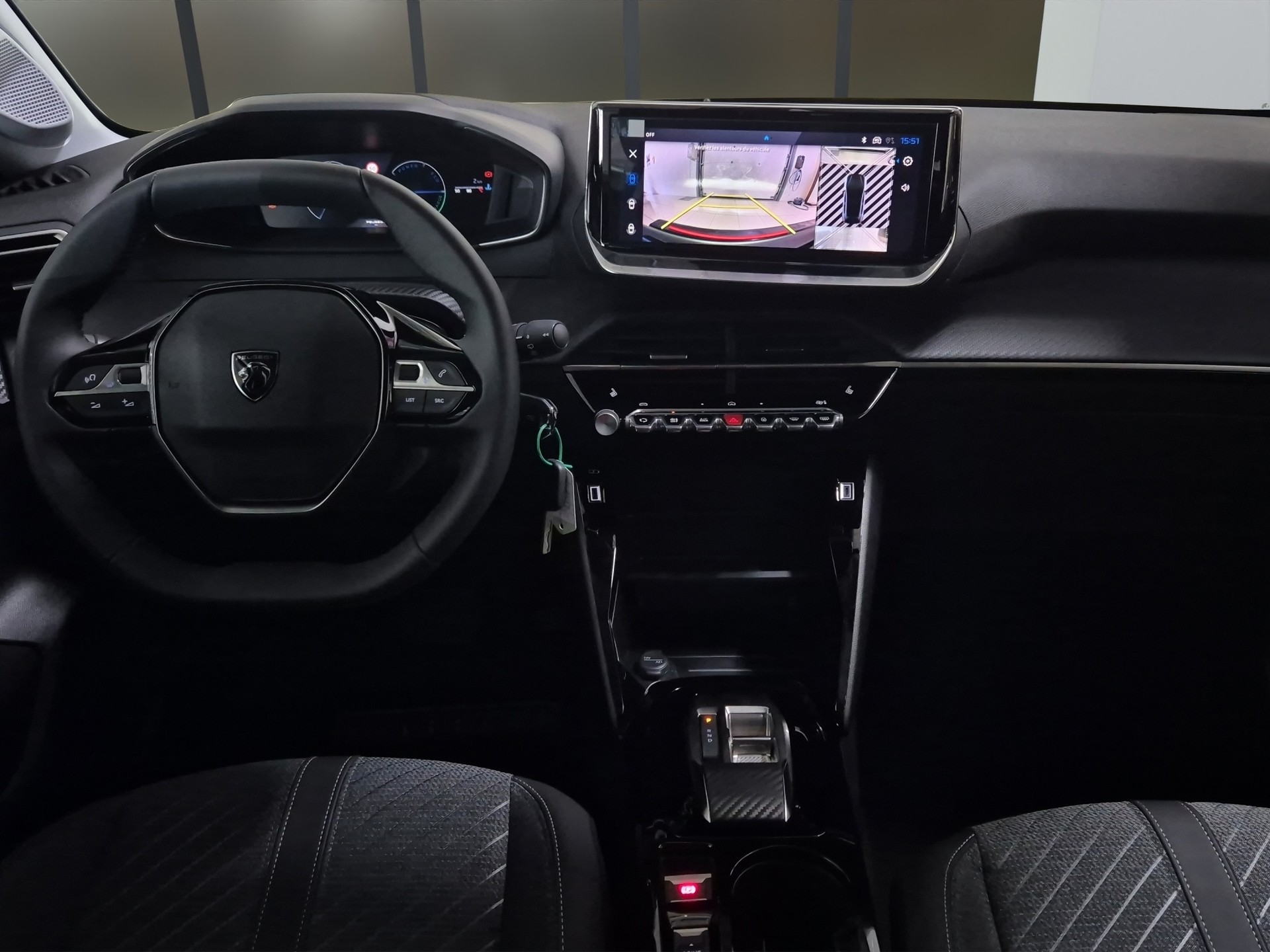 PEUGEOT 208 1.2 Hybrid Allure-image-12