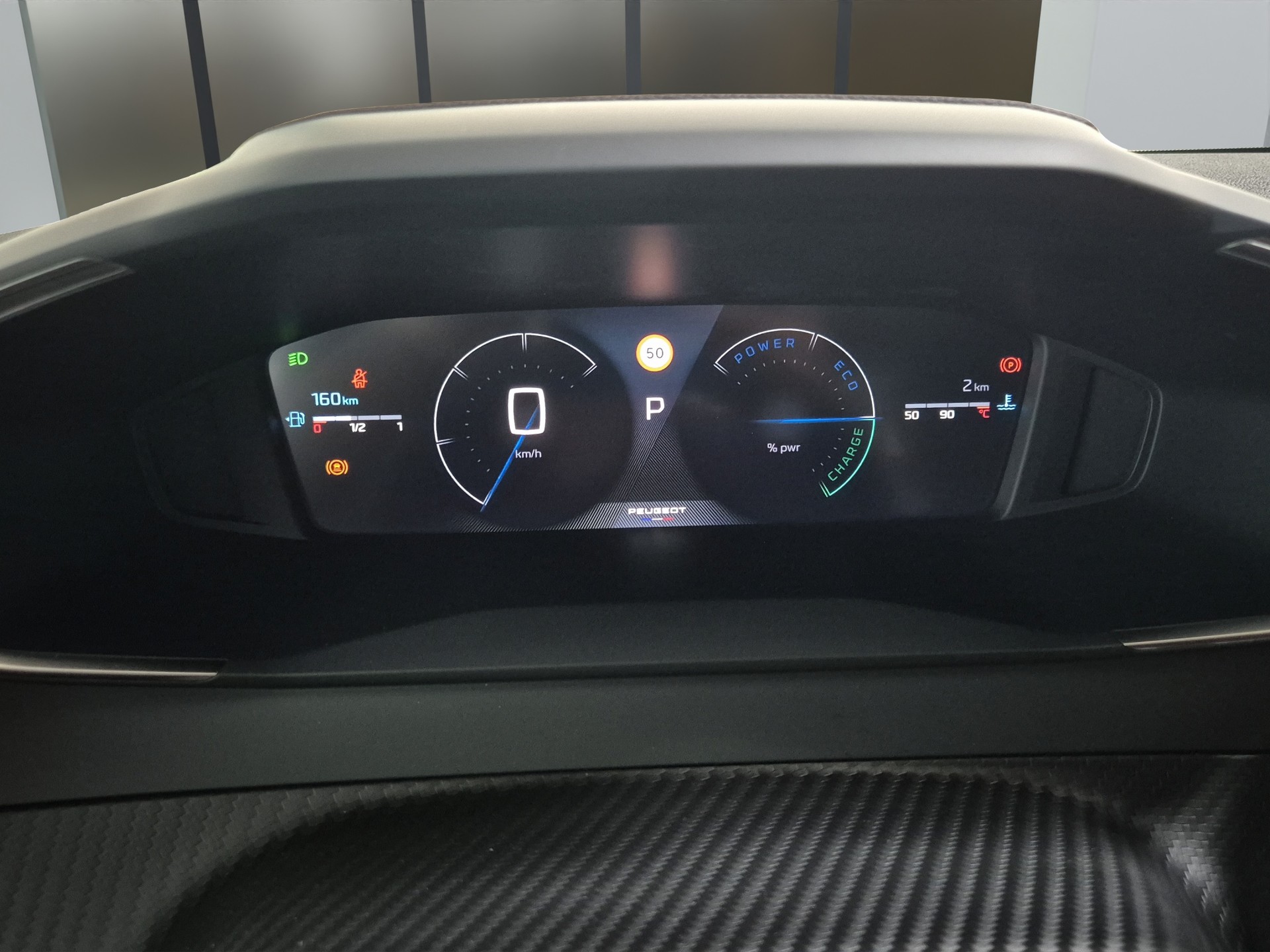 PEUGEOT 208 1.2 Hybrid Allure-image-10