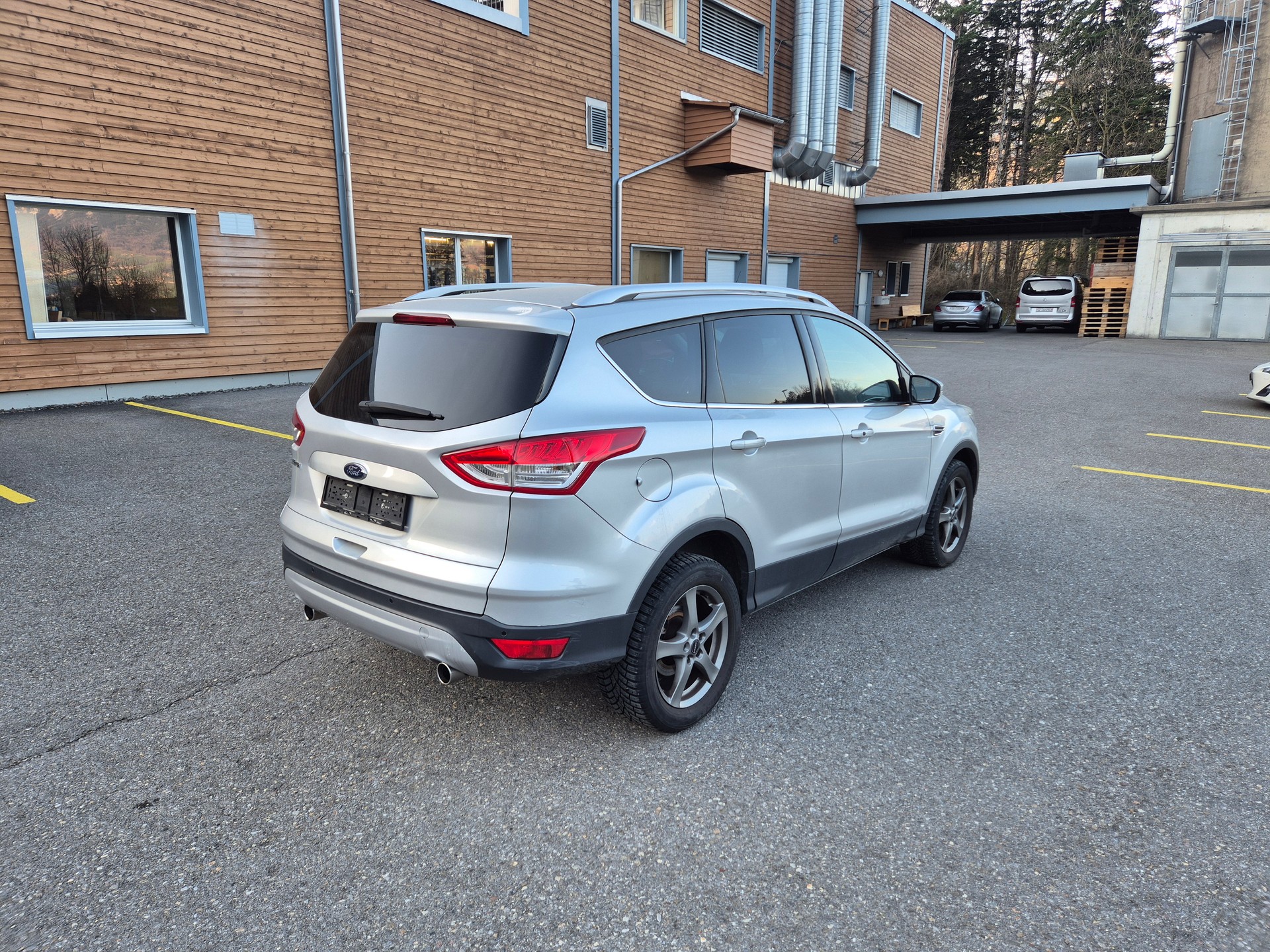 FORD Kuga 2.0 TDCi Titanium 4WD PowerShift-image-3