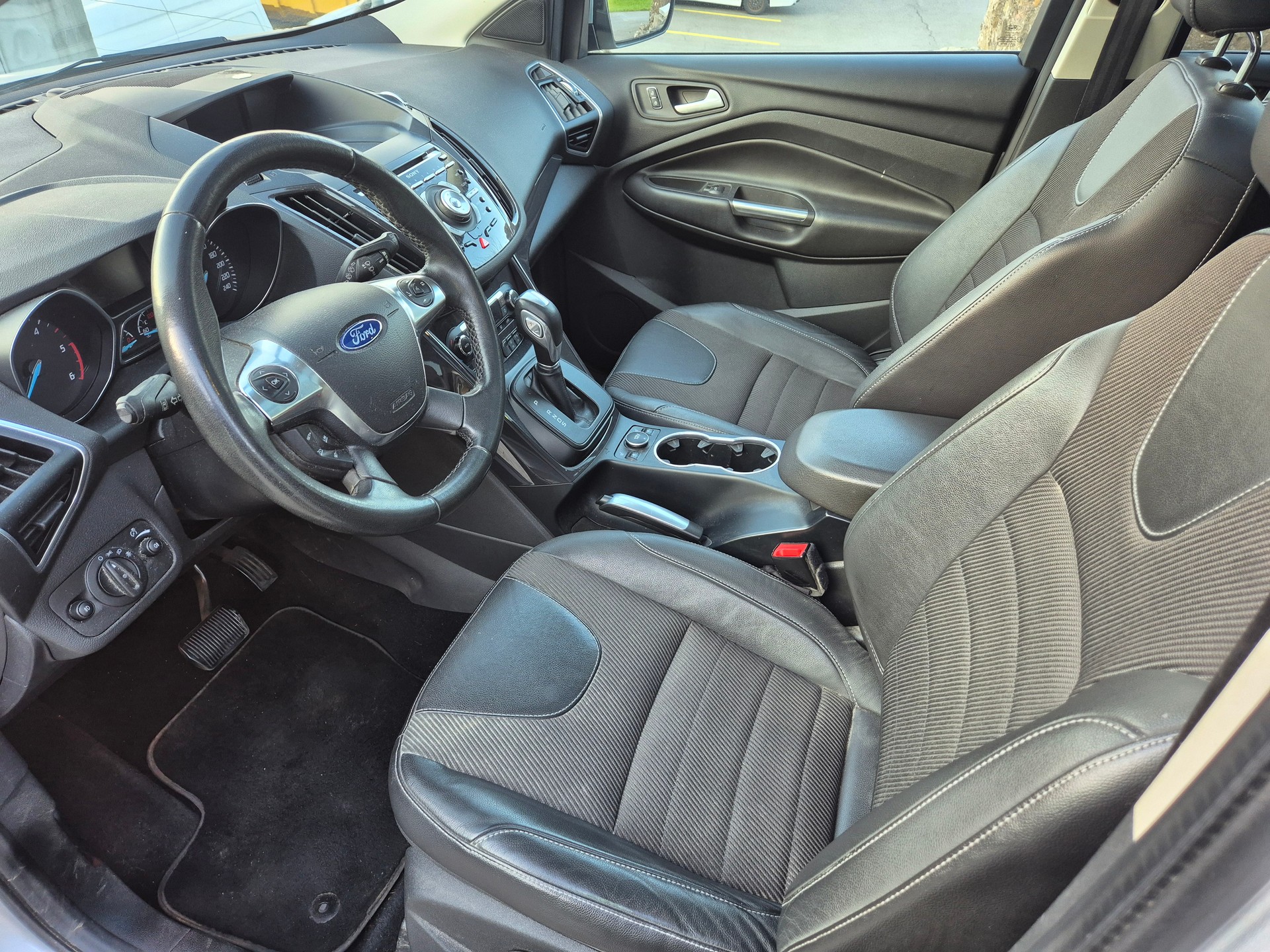 FORD Kuga 2.0 TDCi Titanium 4WD PowerShift-image-6