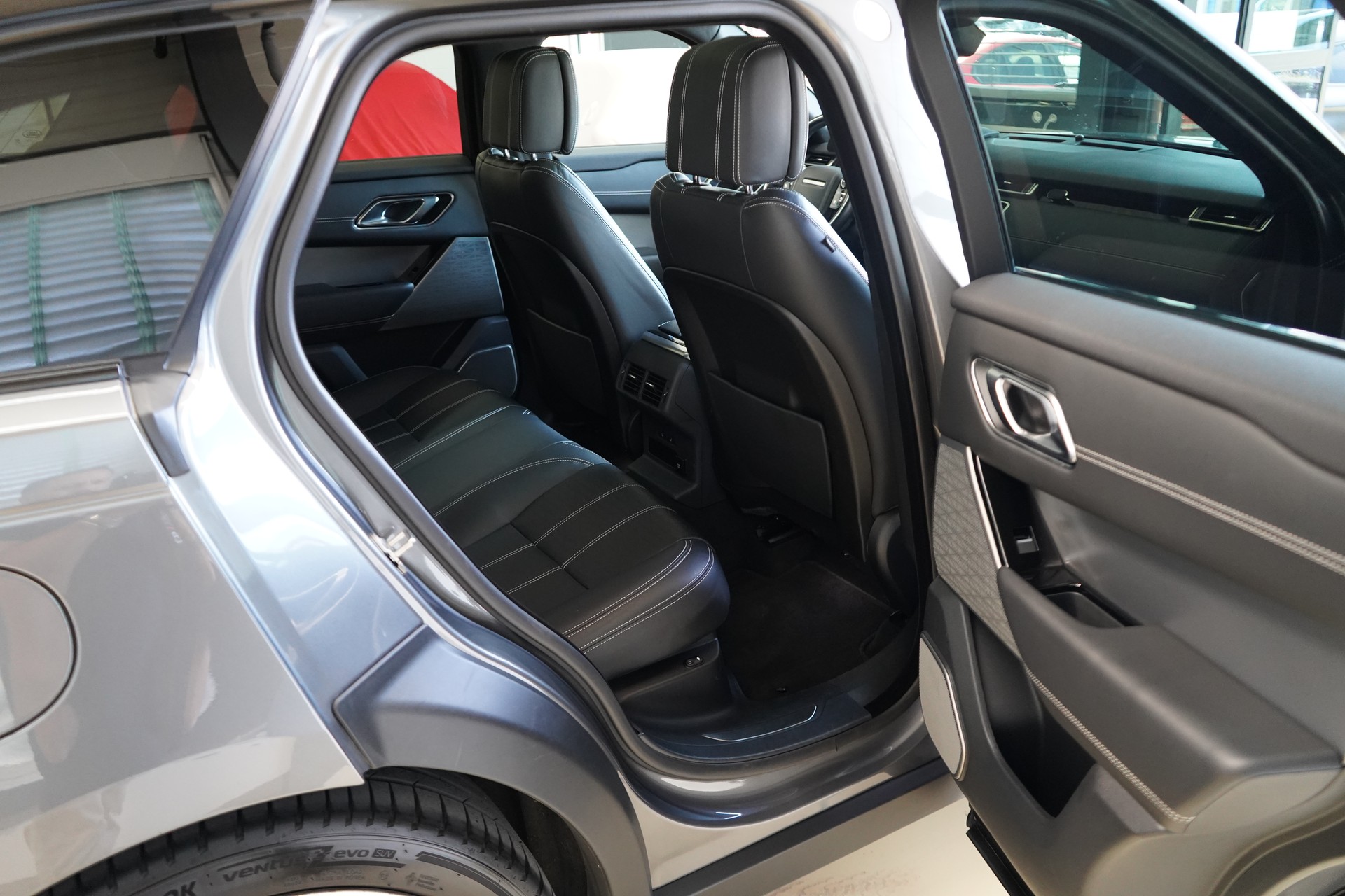 LAND ROVER Range Rover Velar R-Dynamic P 380 HSE Automatic-image-28